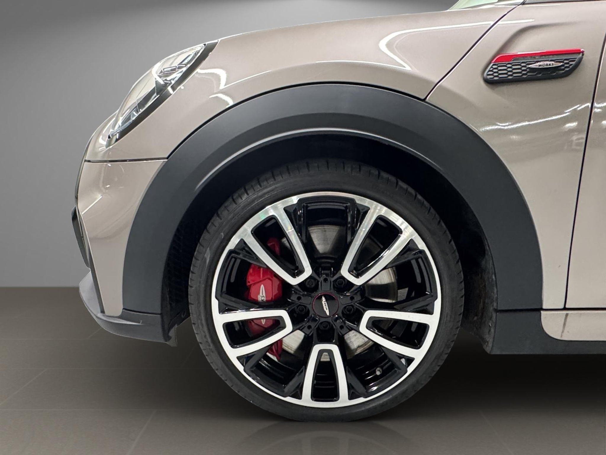 listing desktop thumbnail image 8