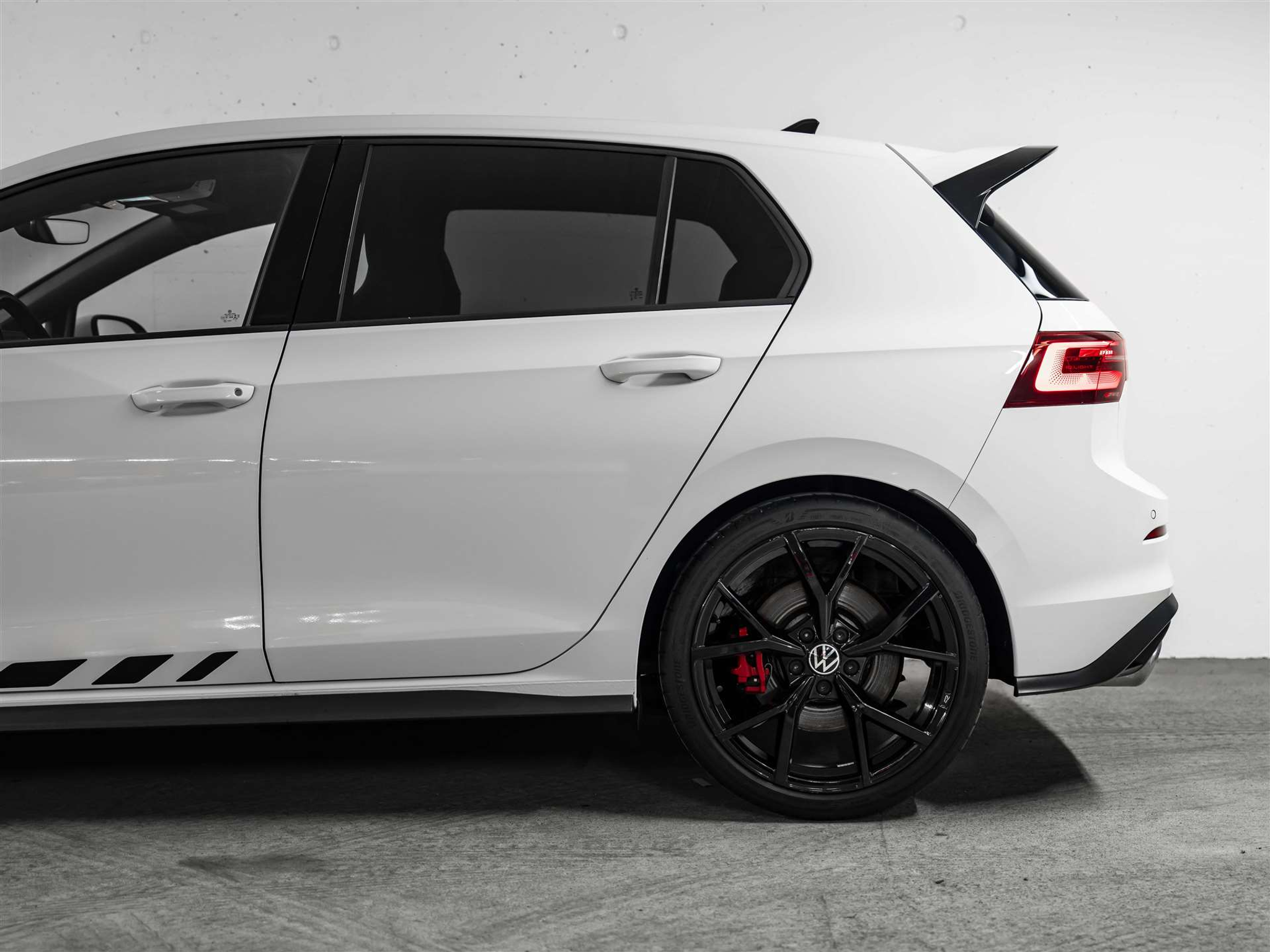 listing desktop thumbnail image 18