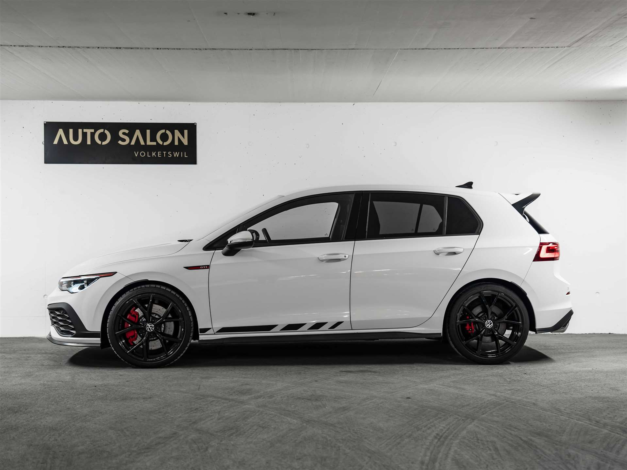 listing desktop thumbnail image 1