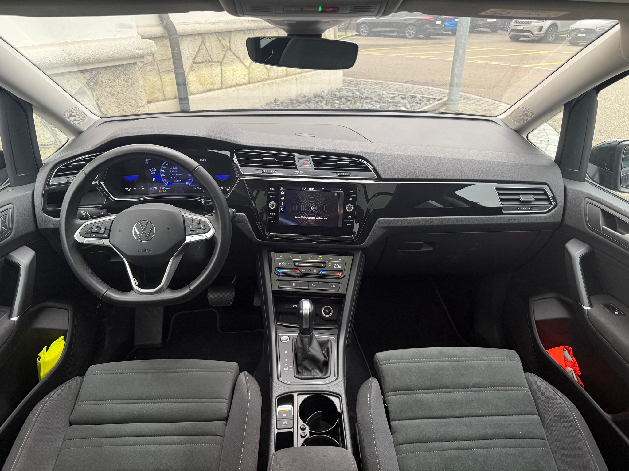 listing desktop thumbnail image 14