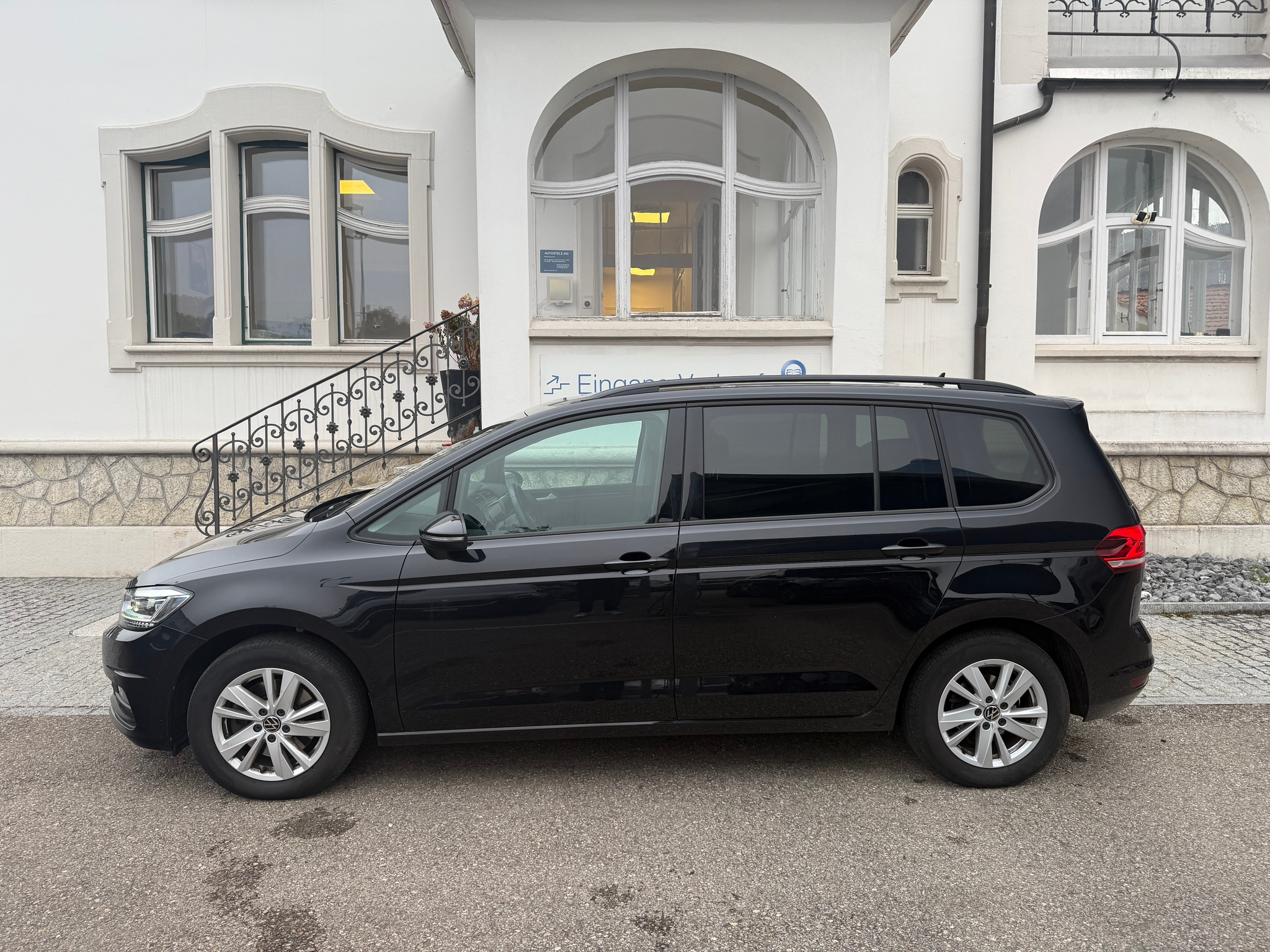 listing desktop thumbnail image 3