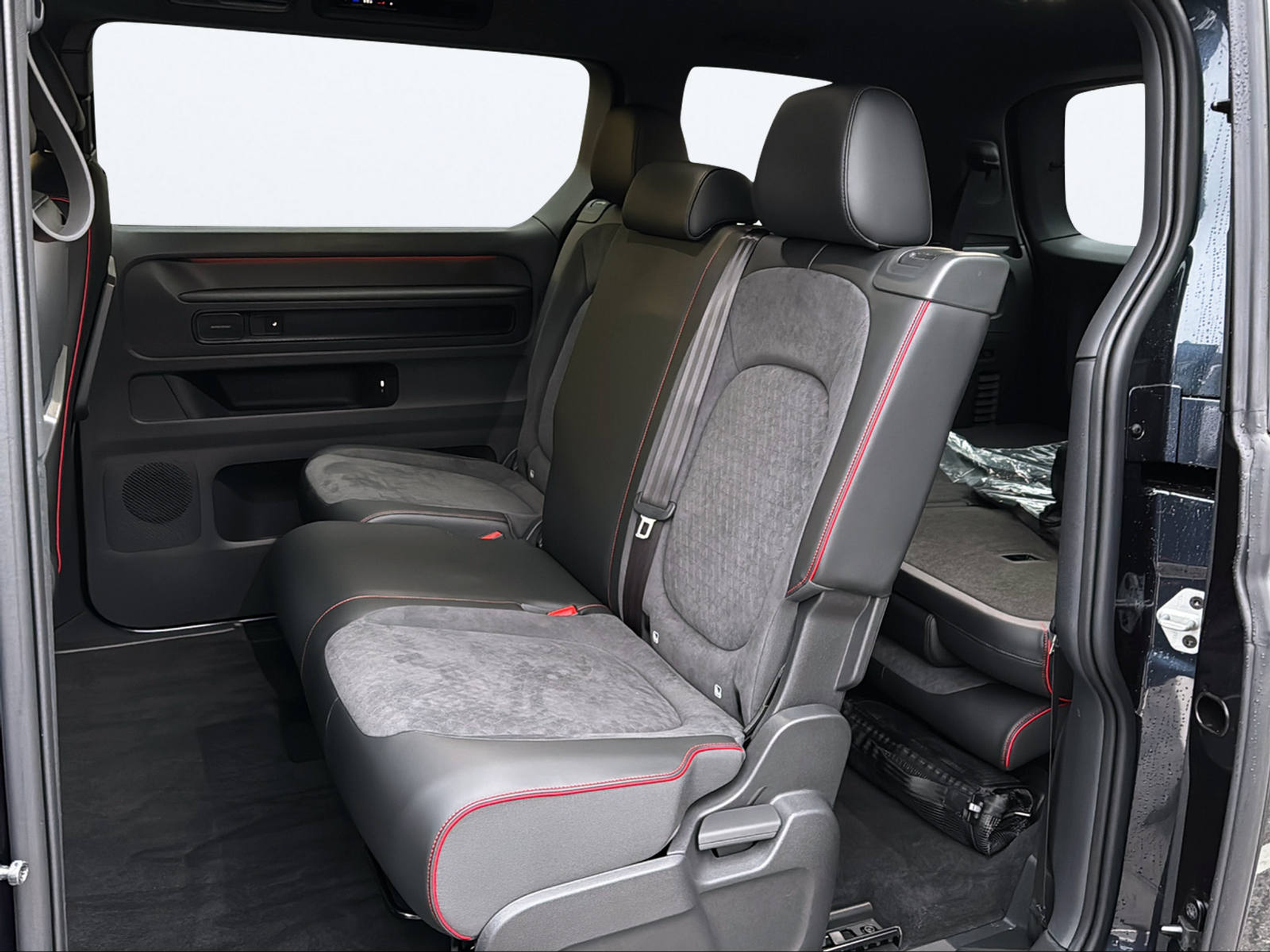 listing desktop thumbnail image 14