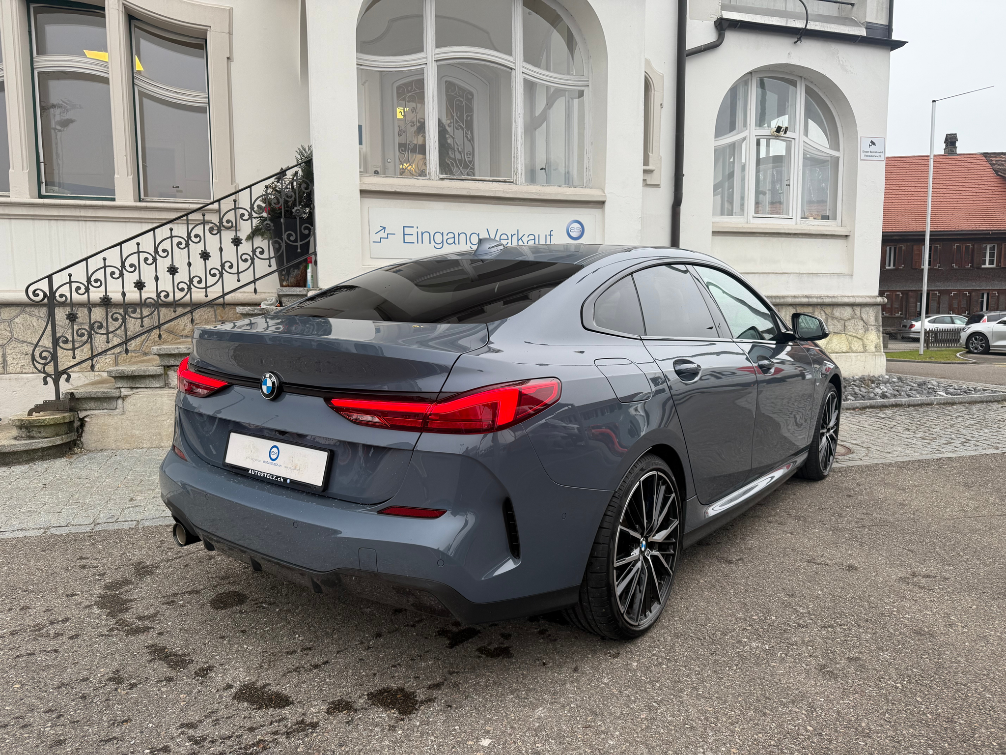 listing desktop thumbnail image 4