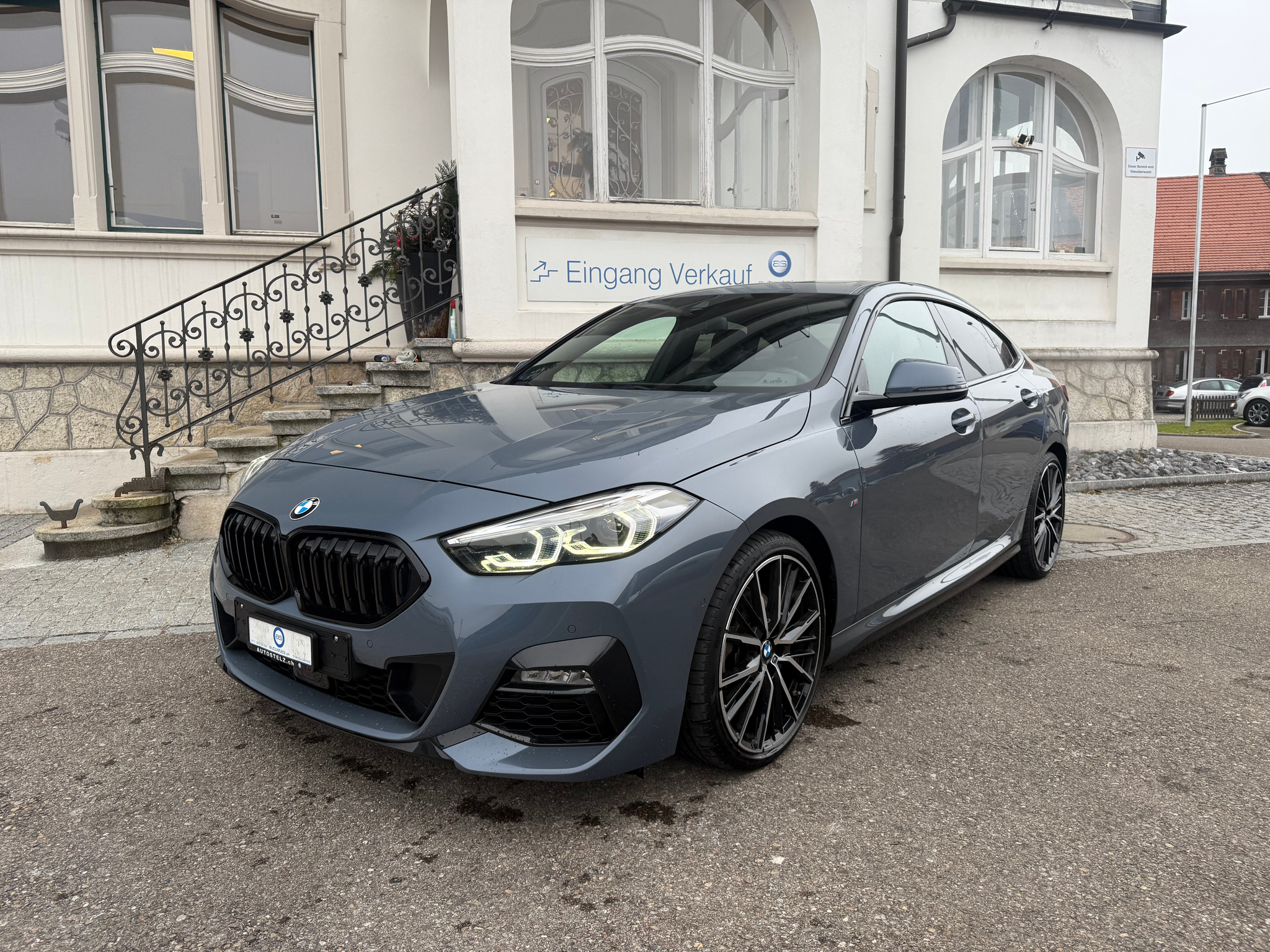 listing desktop thumbnail image 1