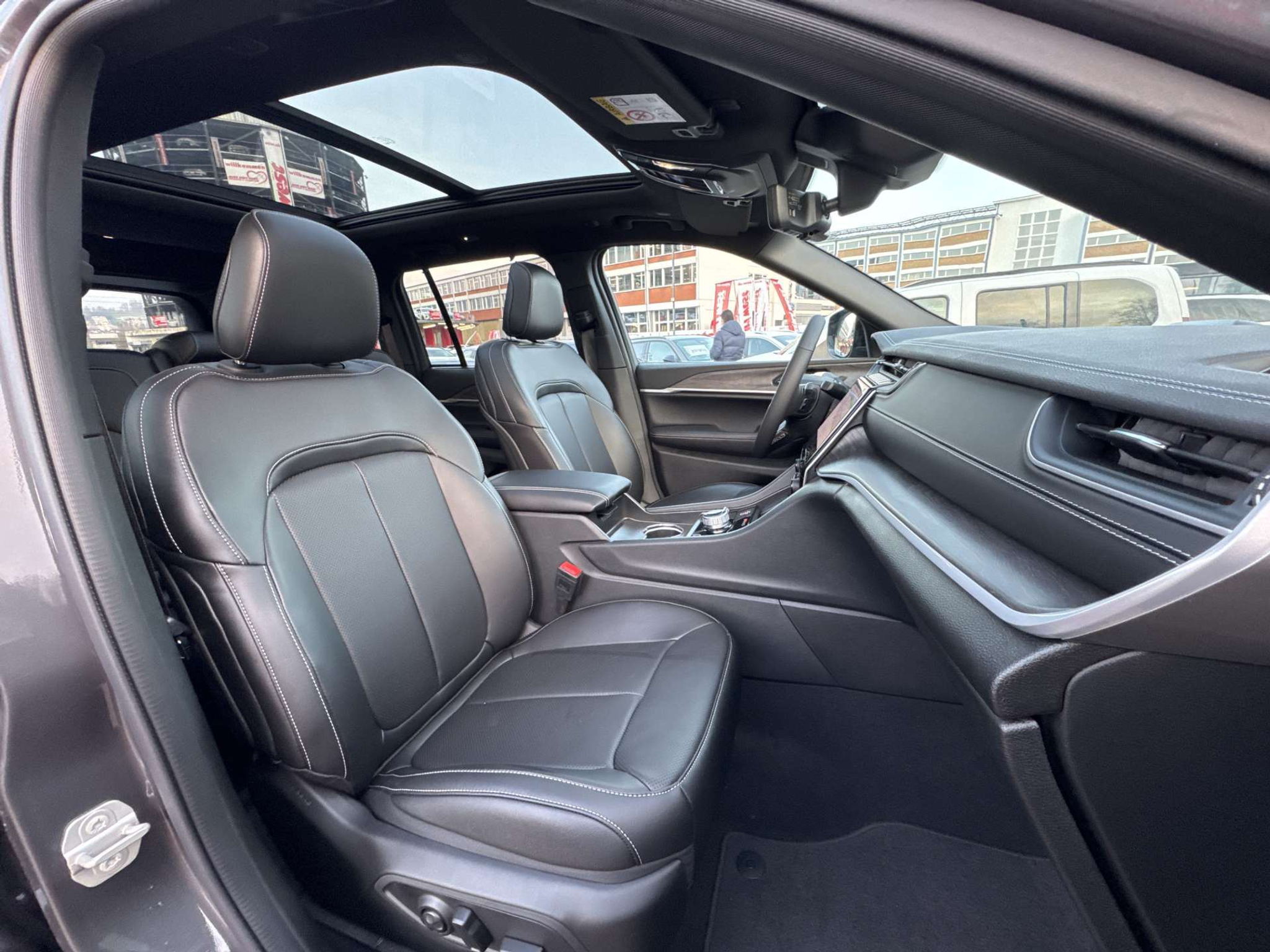 listing desktop thumbnail image 12