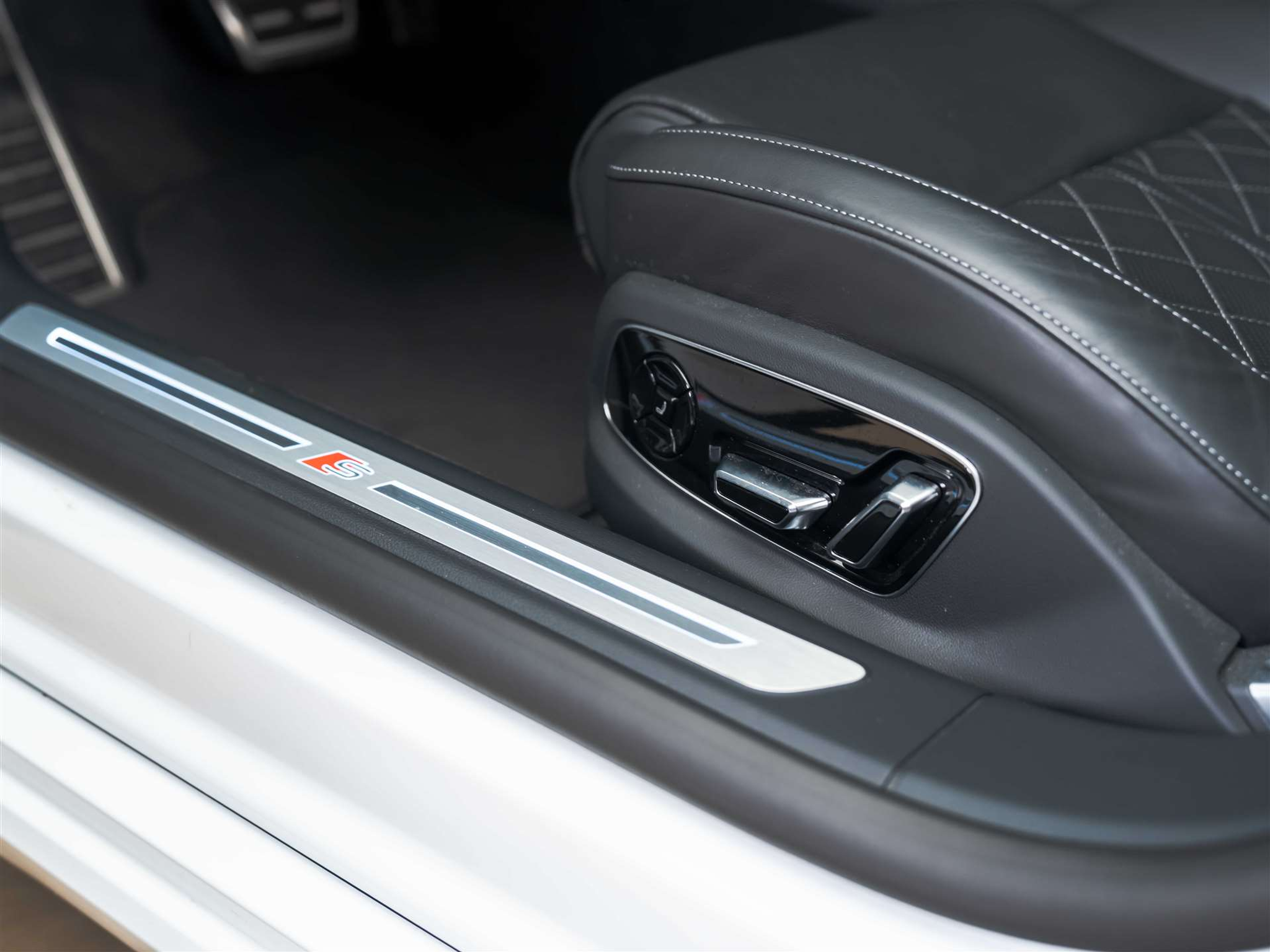 listing desktop thumbnail image 28