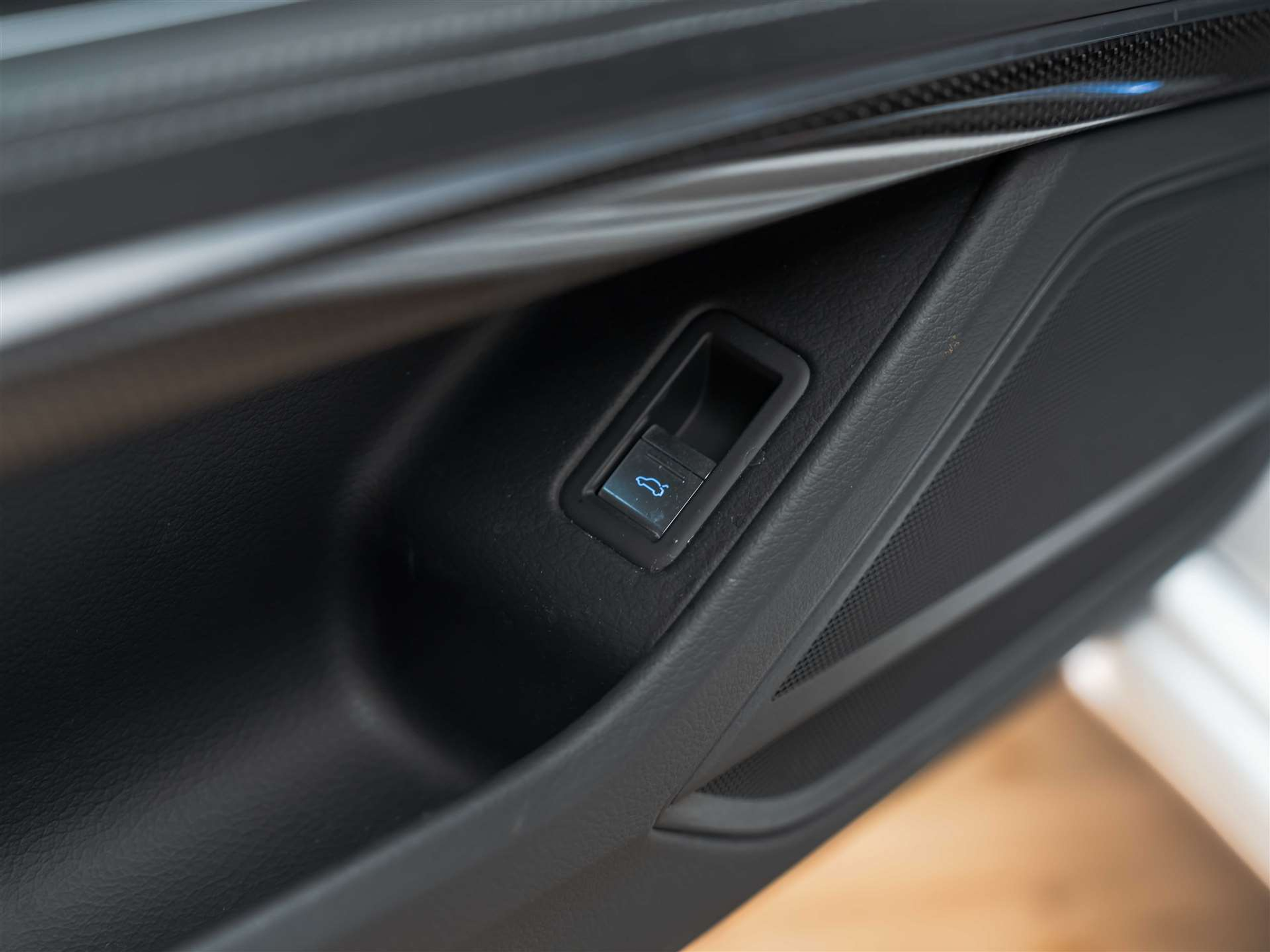 listing desktop thumbnail image 27