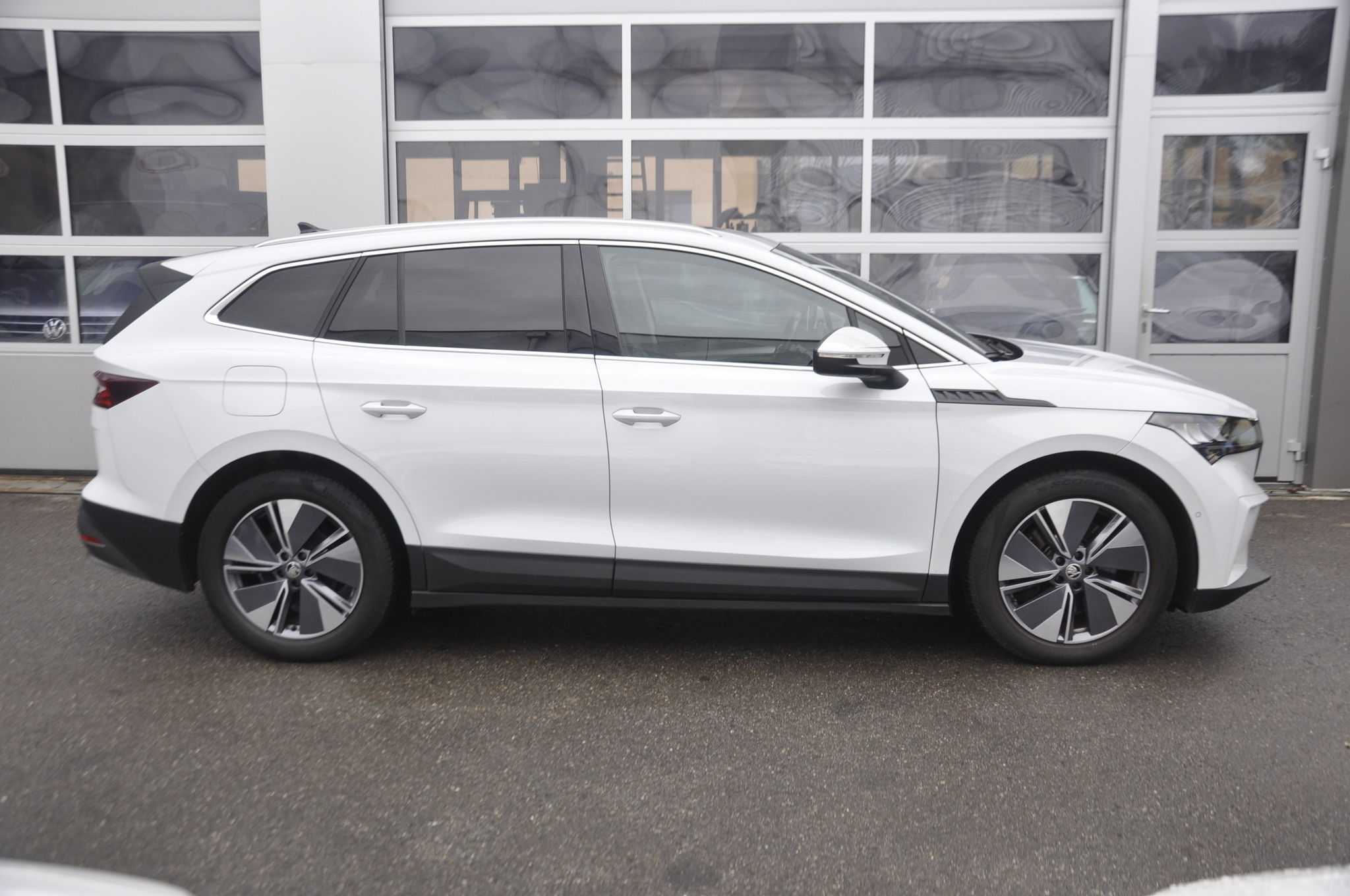 listing desktop thumbnail image 1