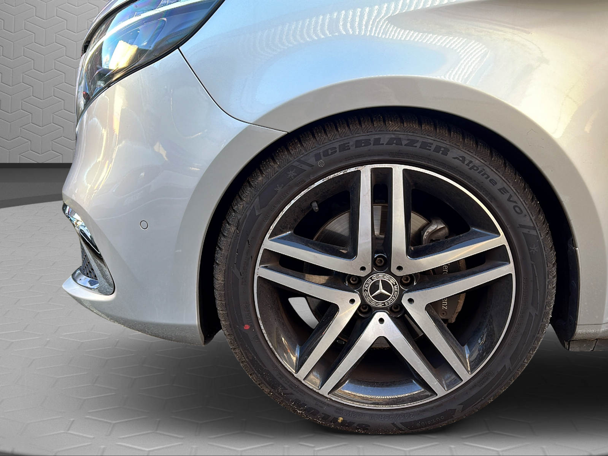 listing desktop thumbnail image 8