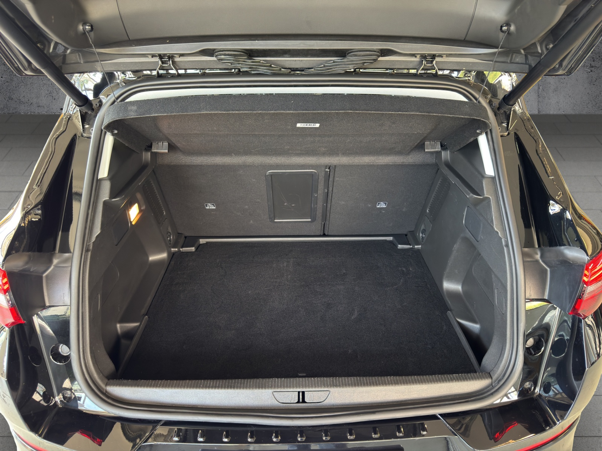 listing desktop thumbnail image 25