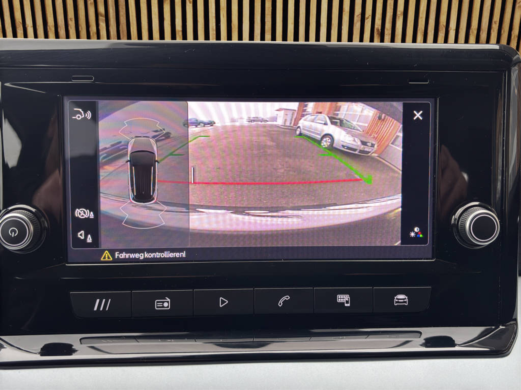 listing desktop thumbnail image 10