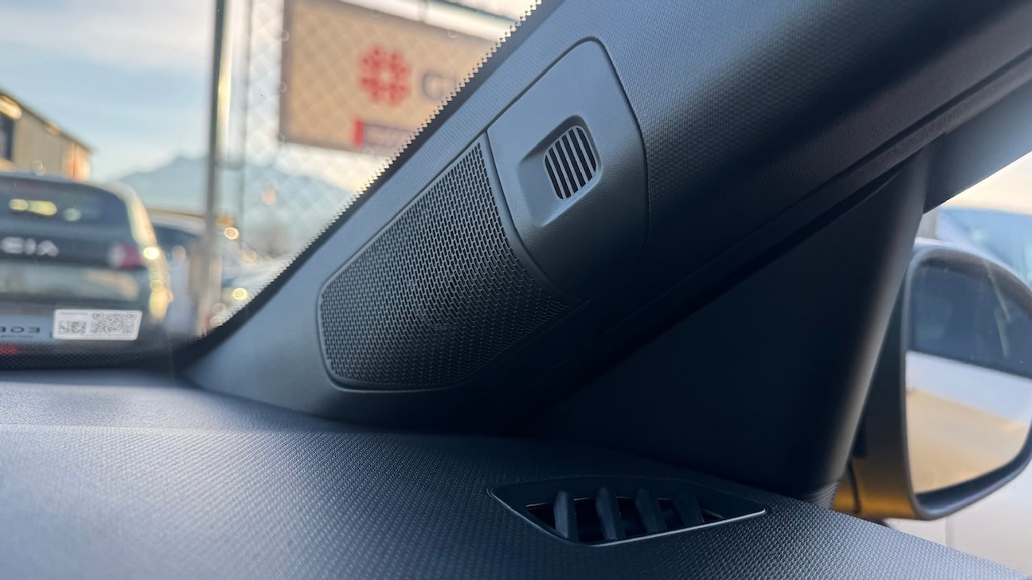 listing desktop thumbnail image 18