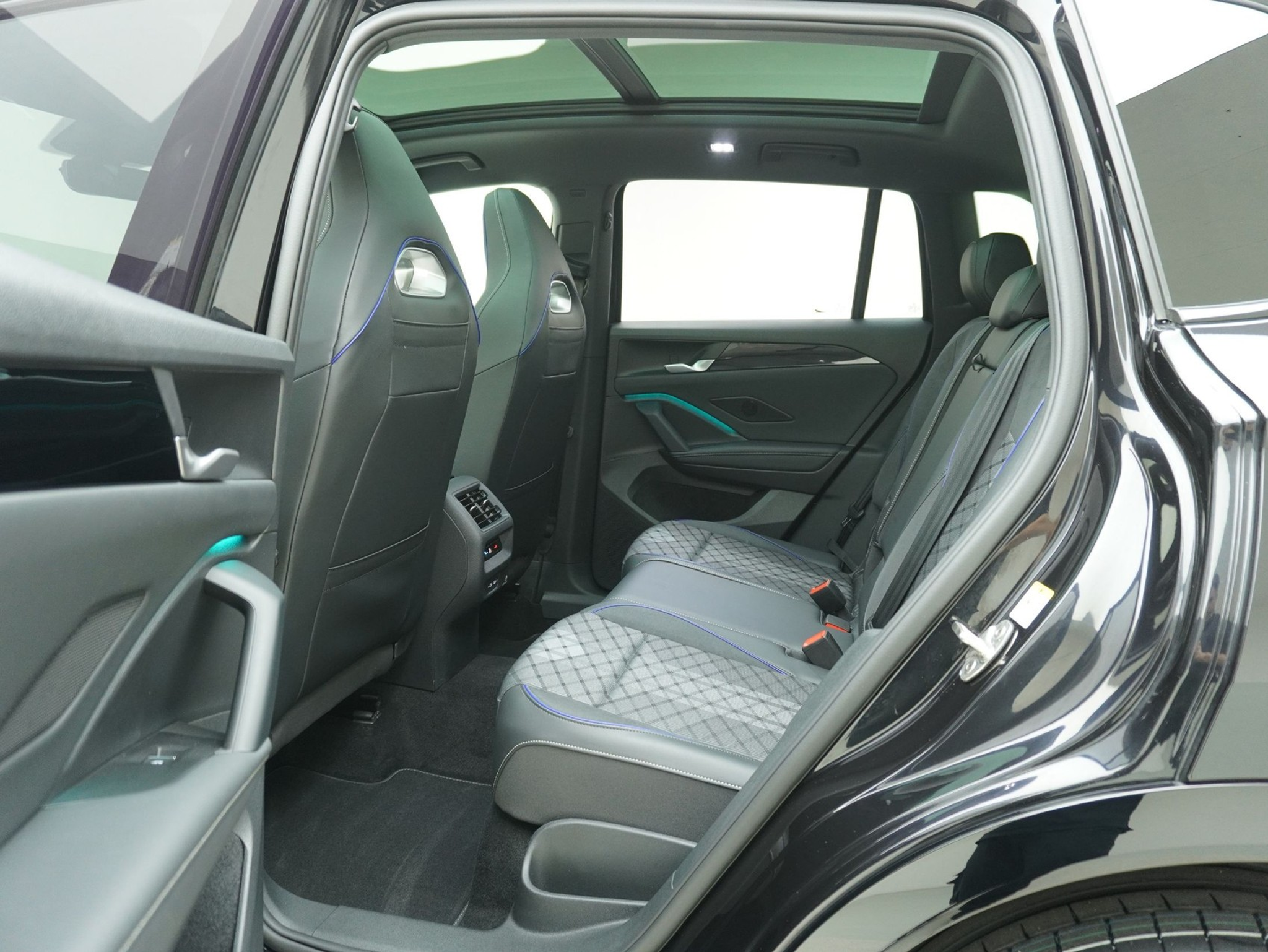 listing desktop thumbnail image 11