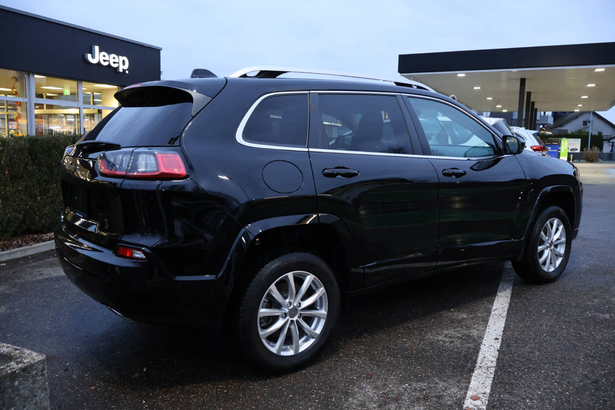 listing desktop thumbnail image 2