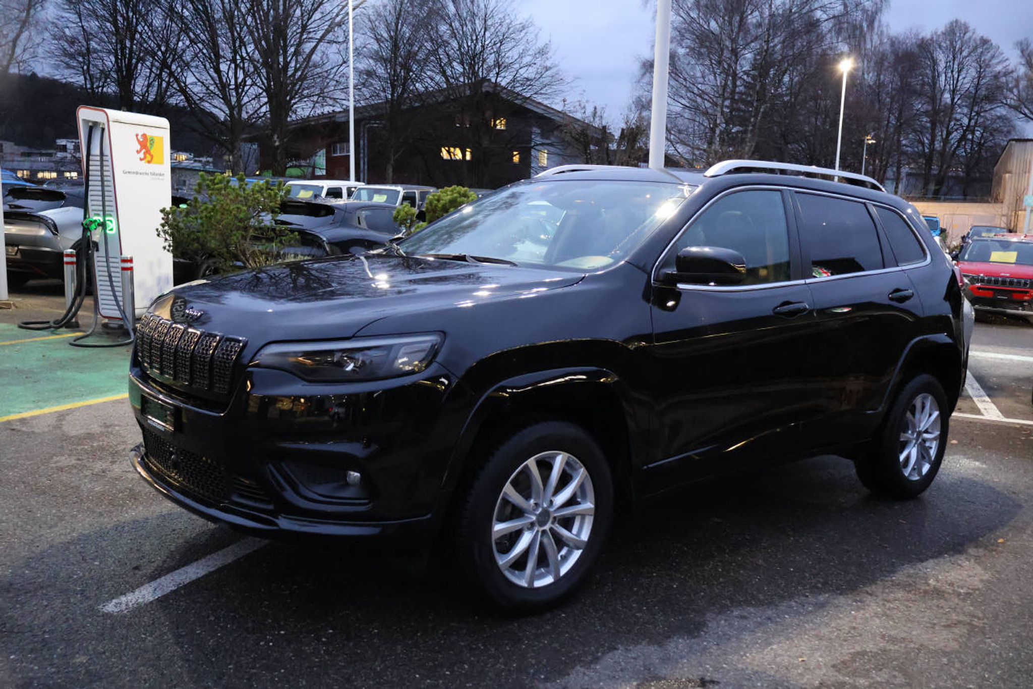 listing desktop thumbnail image 6