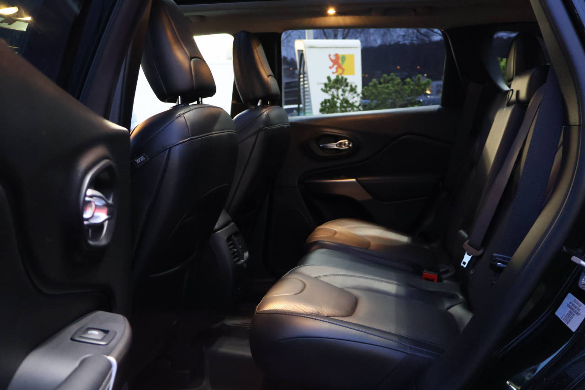 listing desktop thumbnail image 13