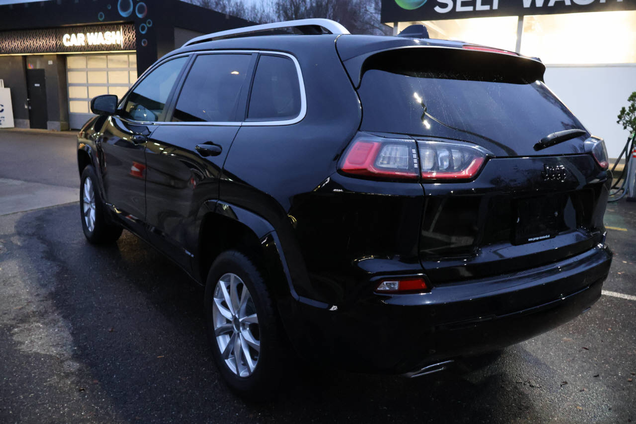 listing desktop thumbnail image 4