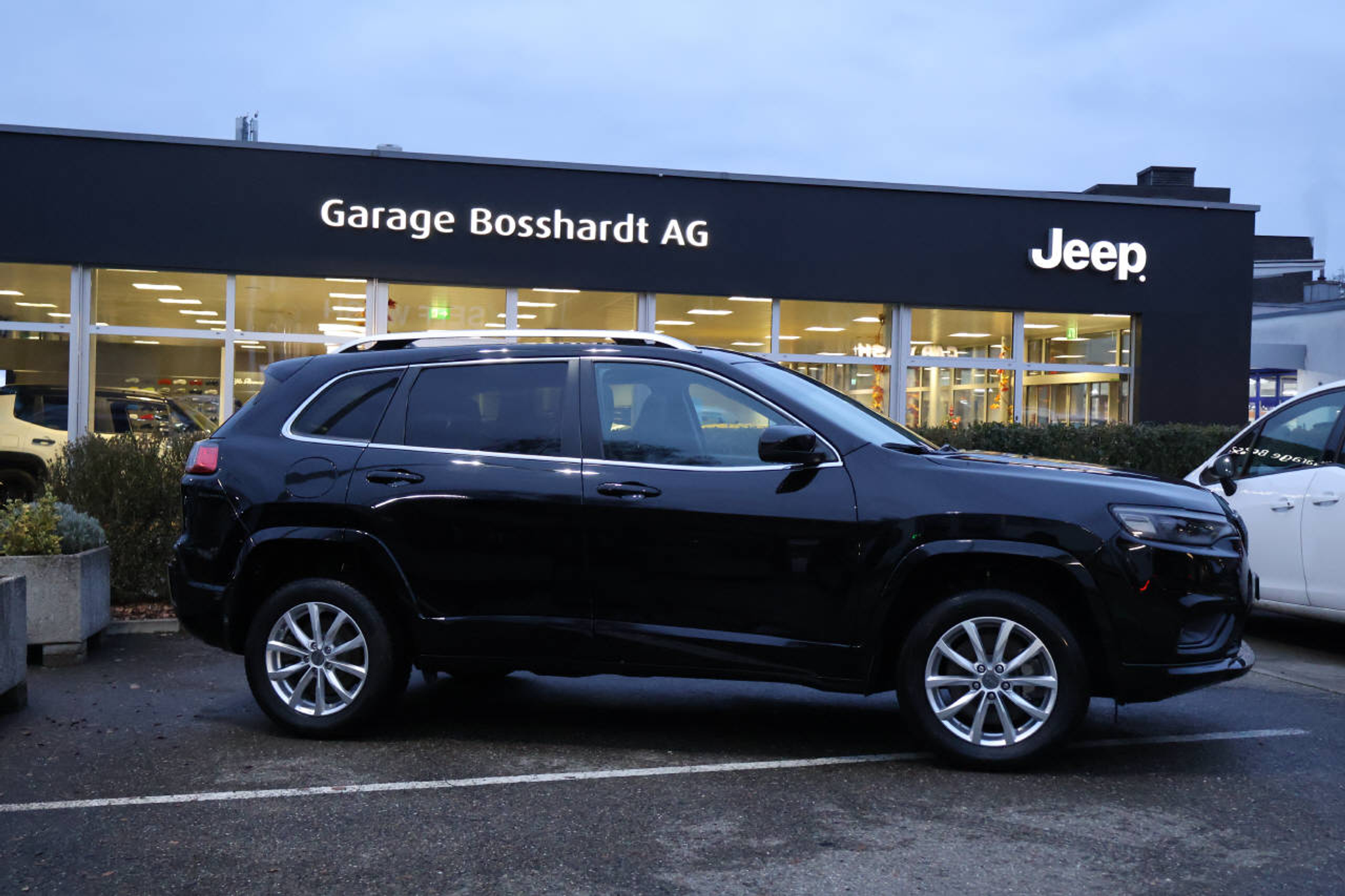 listing desktop thumbnail image 1