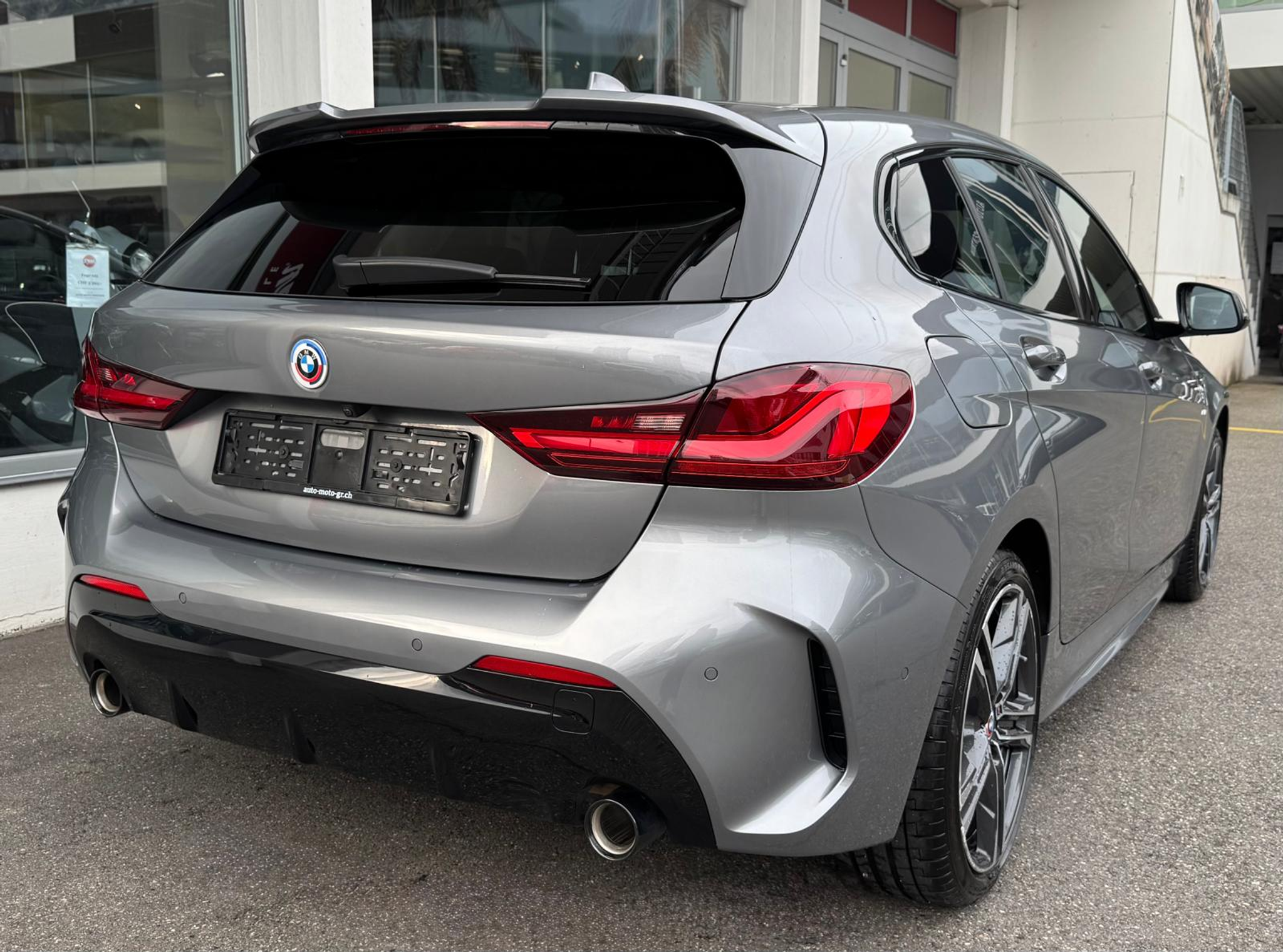 listing desktop thumbnail image 4