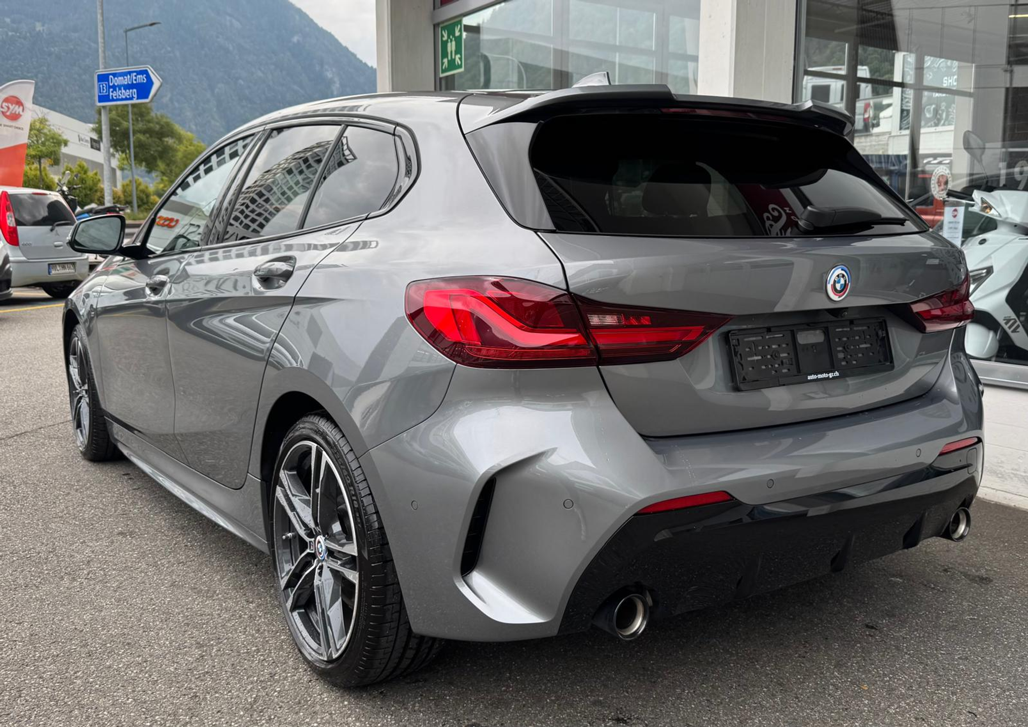 listing desktop thumbnail image 3