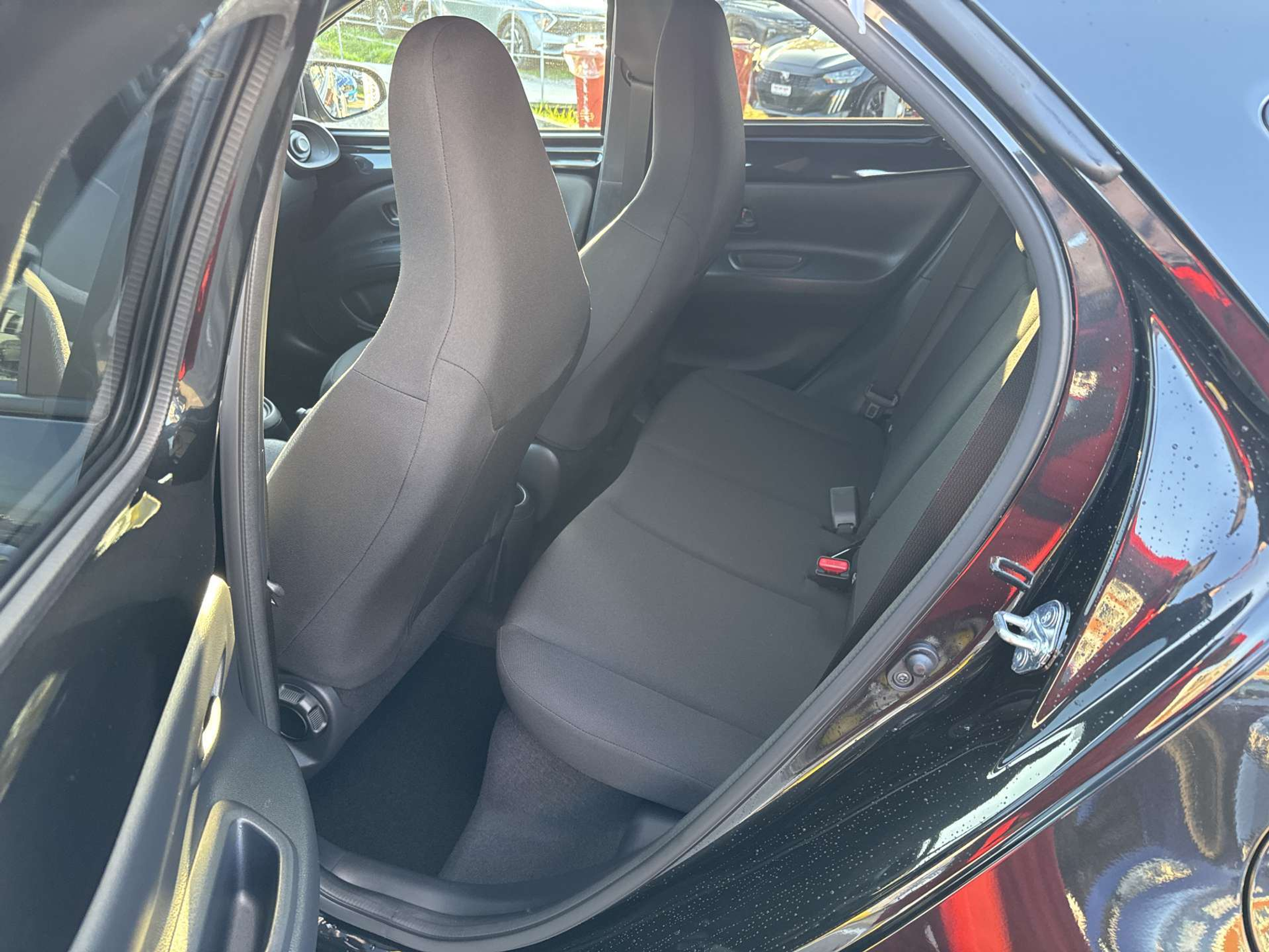 listing desktop thumbnail image 6