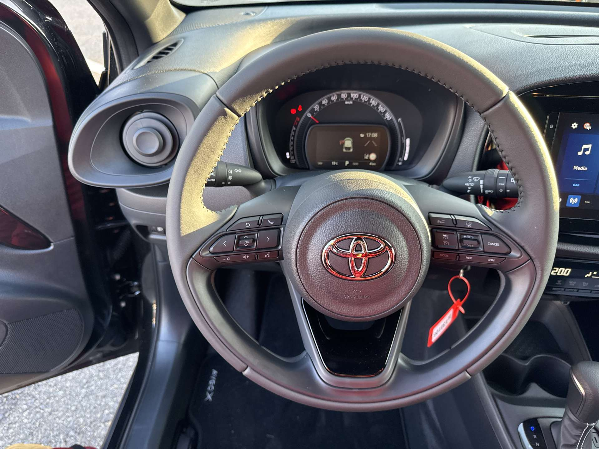 listing desktop thumbnail image 15