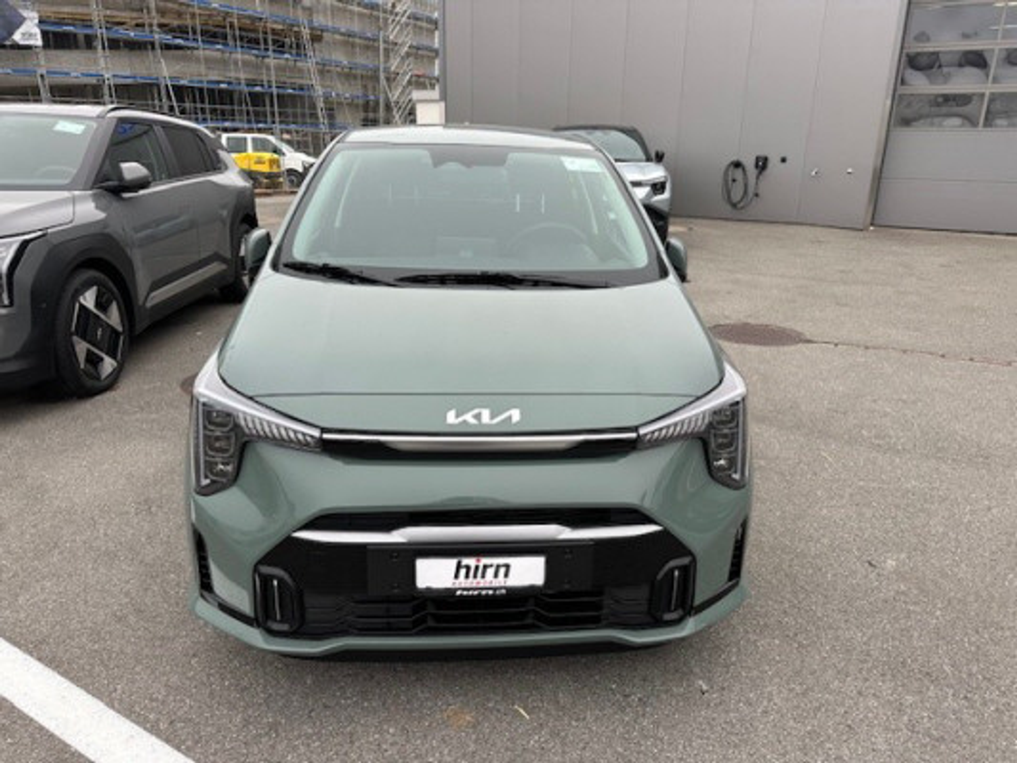 listing desktop thumbnail image 1