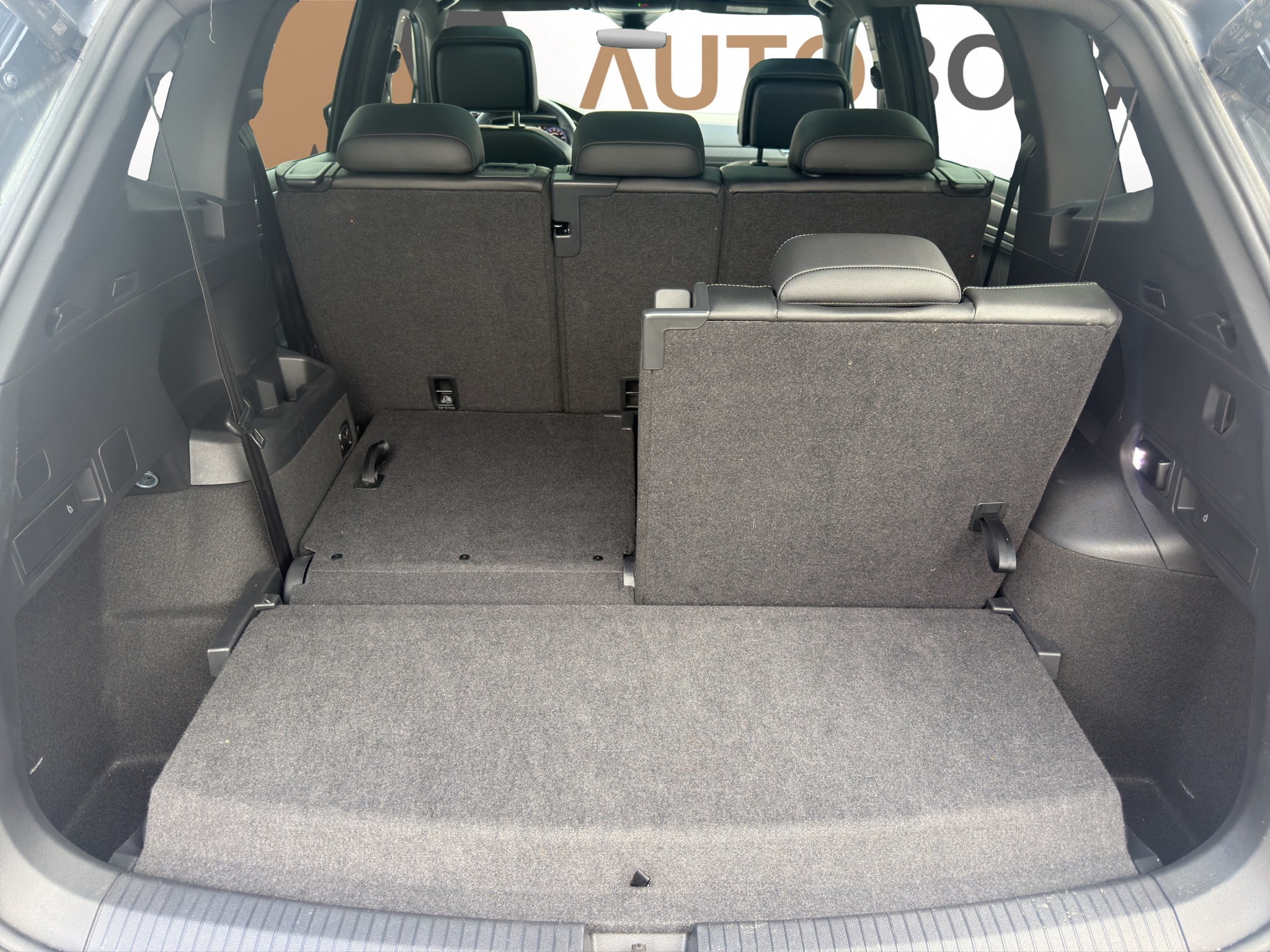 listing desktop thumbnail image 17