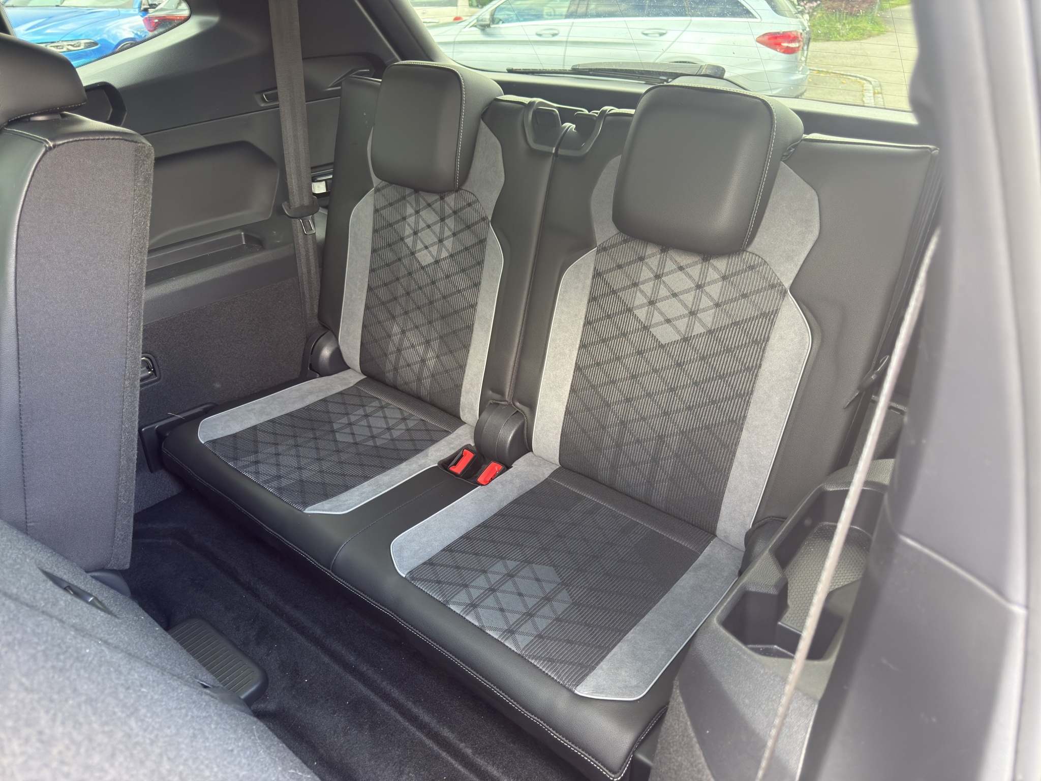 listing desktop thumbnail image 30