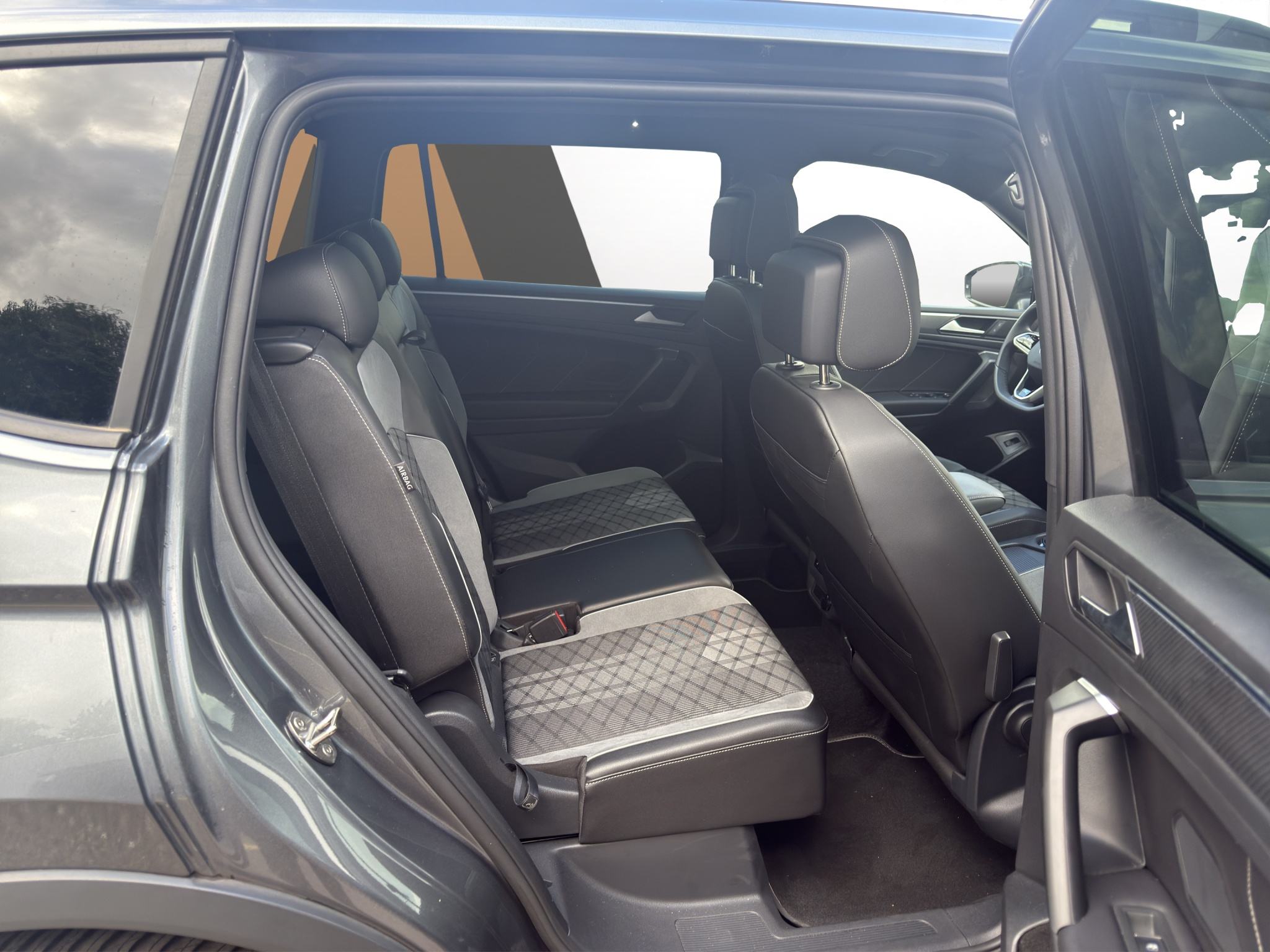 listing desktop thumbnail image 11