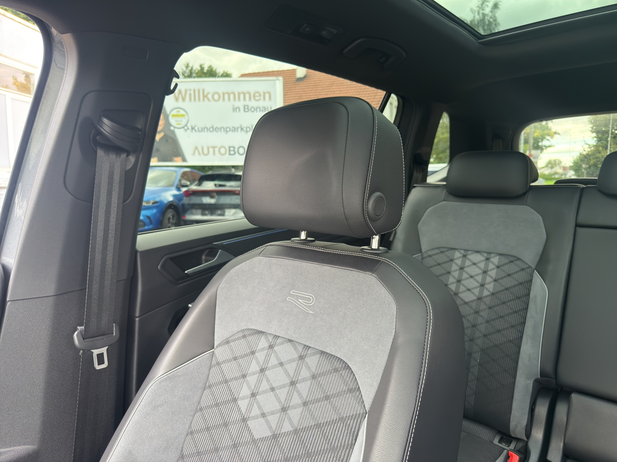 listing desktop thumbnail image 28