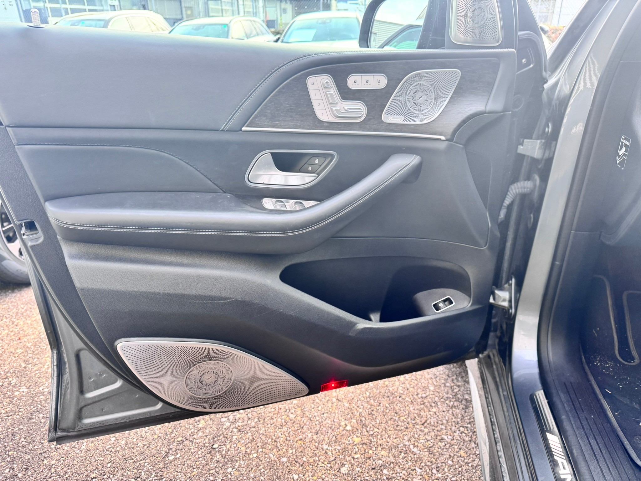 listing desktop thumbnail image 11