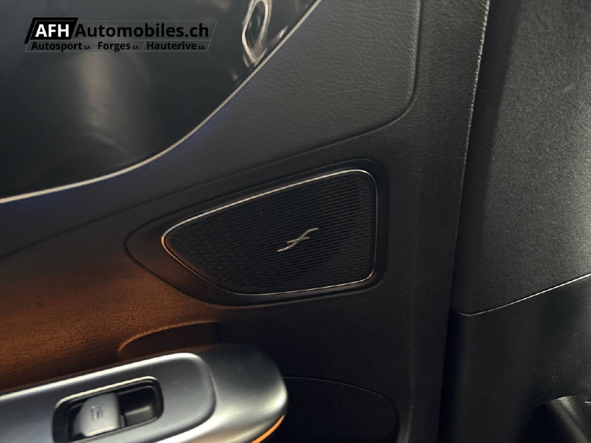 listing desktop thumbnail image 14