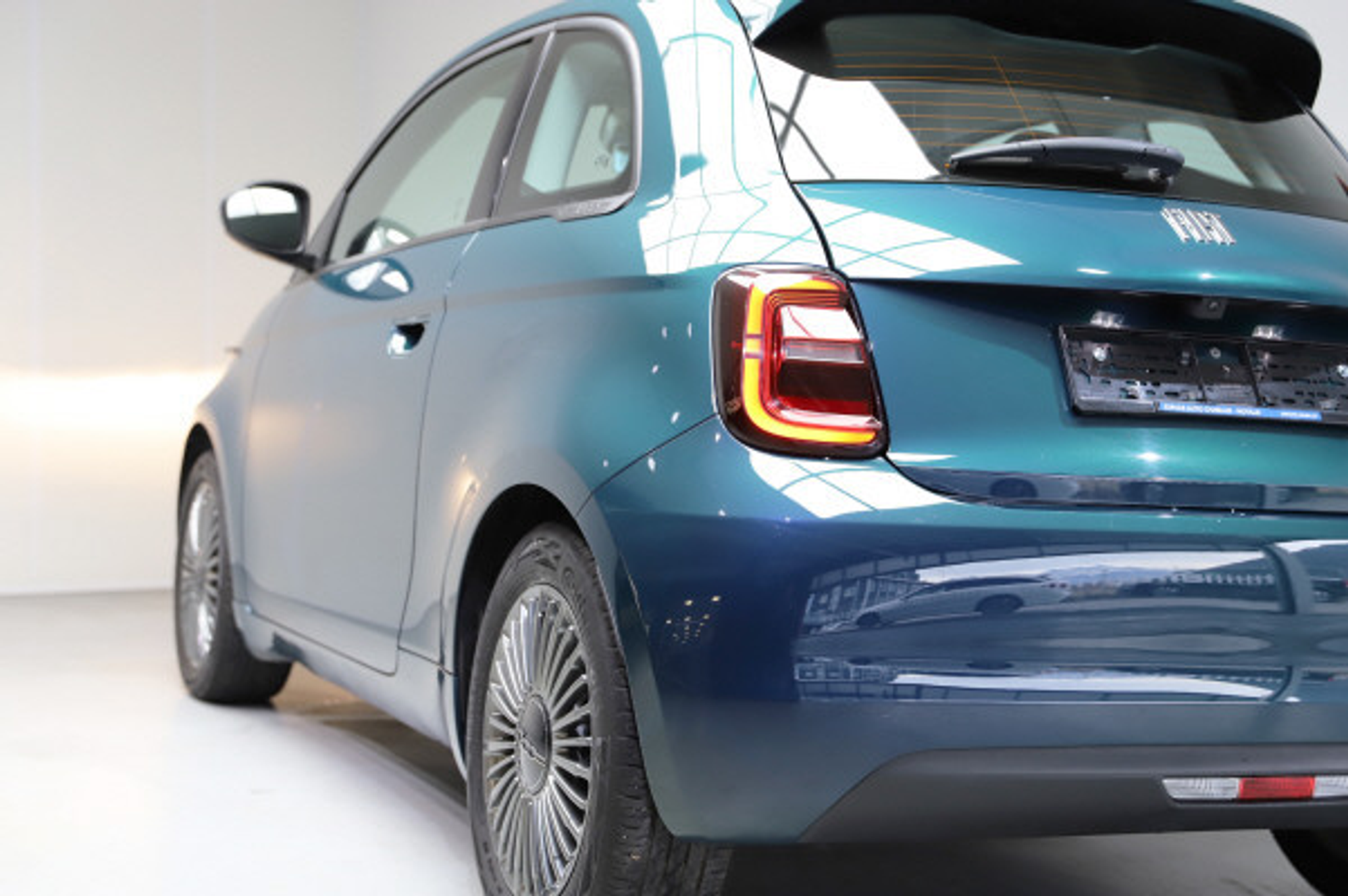 listing desktop thumbnail image 3