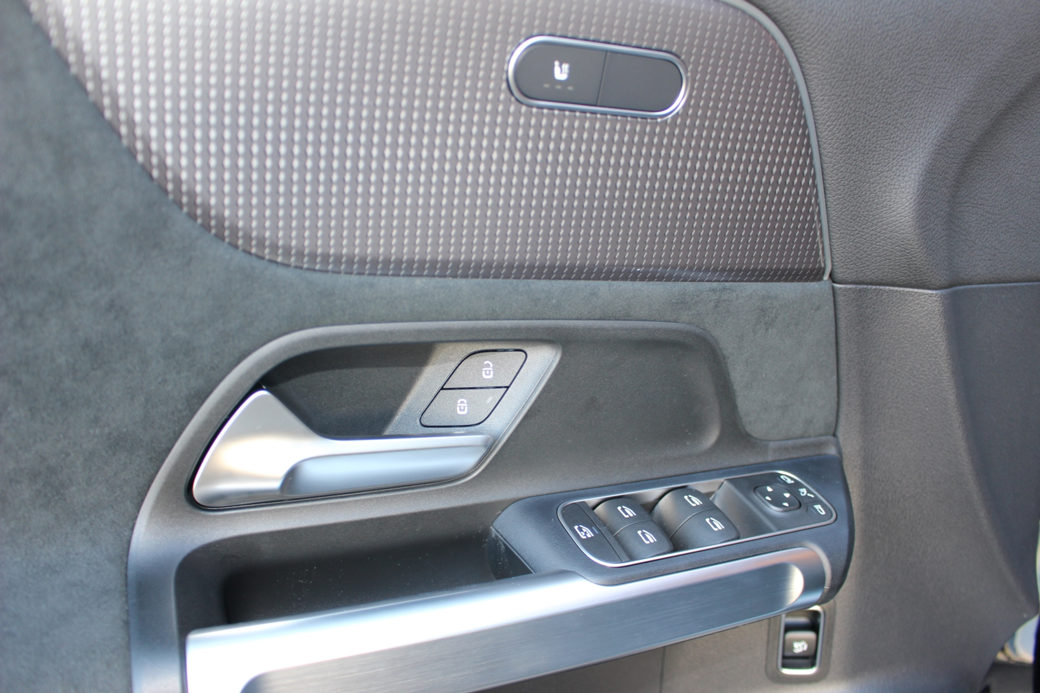 listing desktop thumbnail image 10