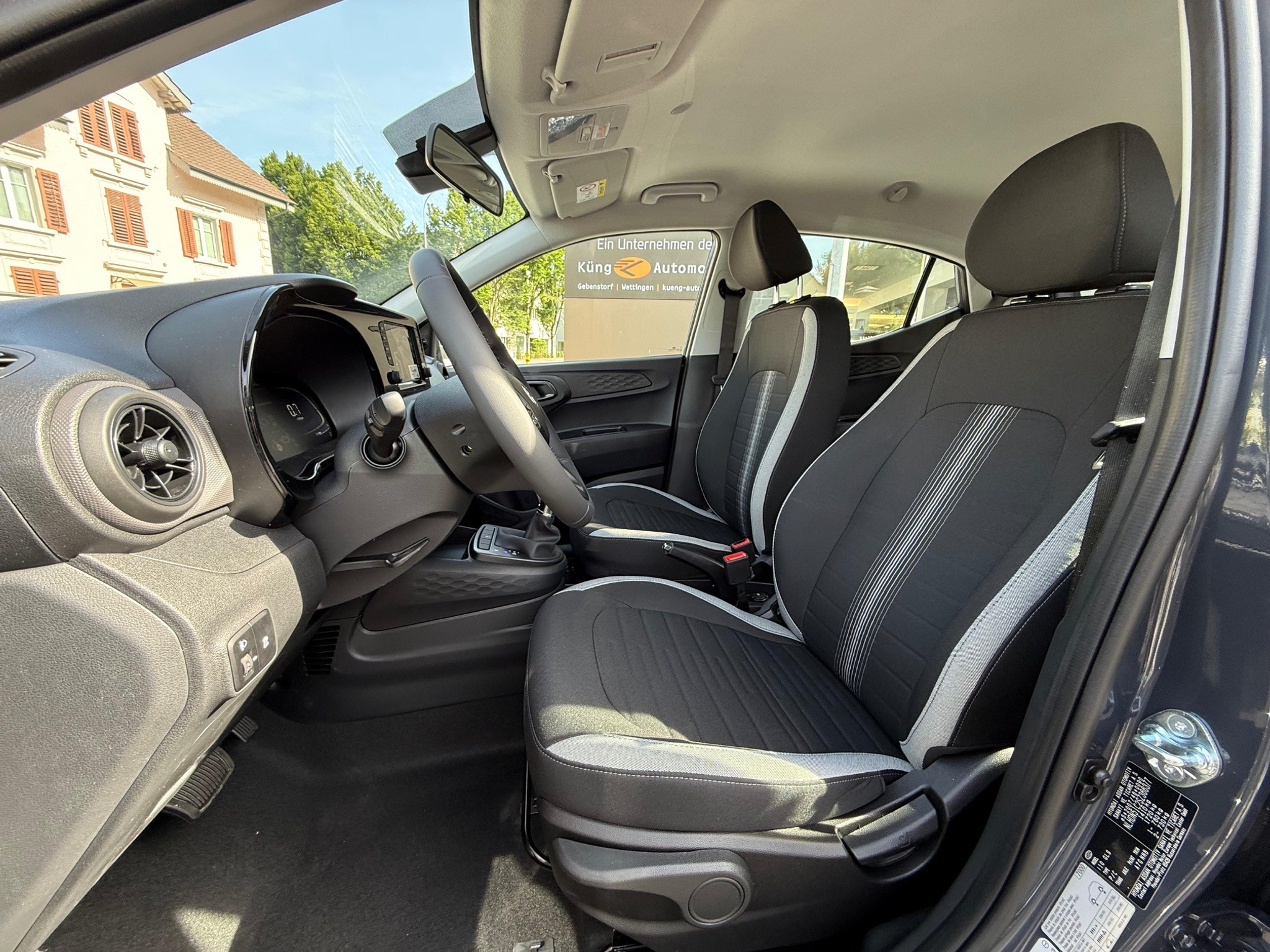 listing desktop thumbnail image 9