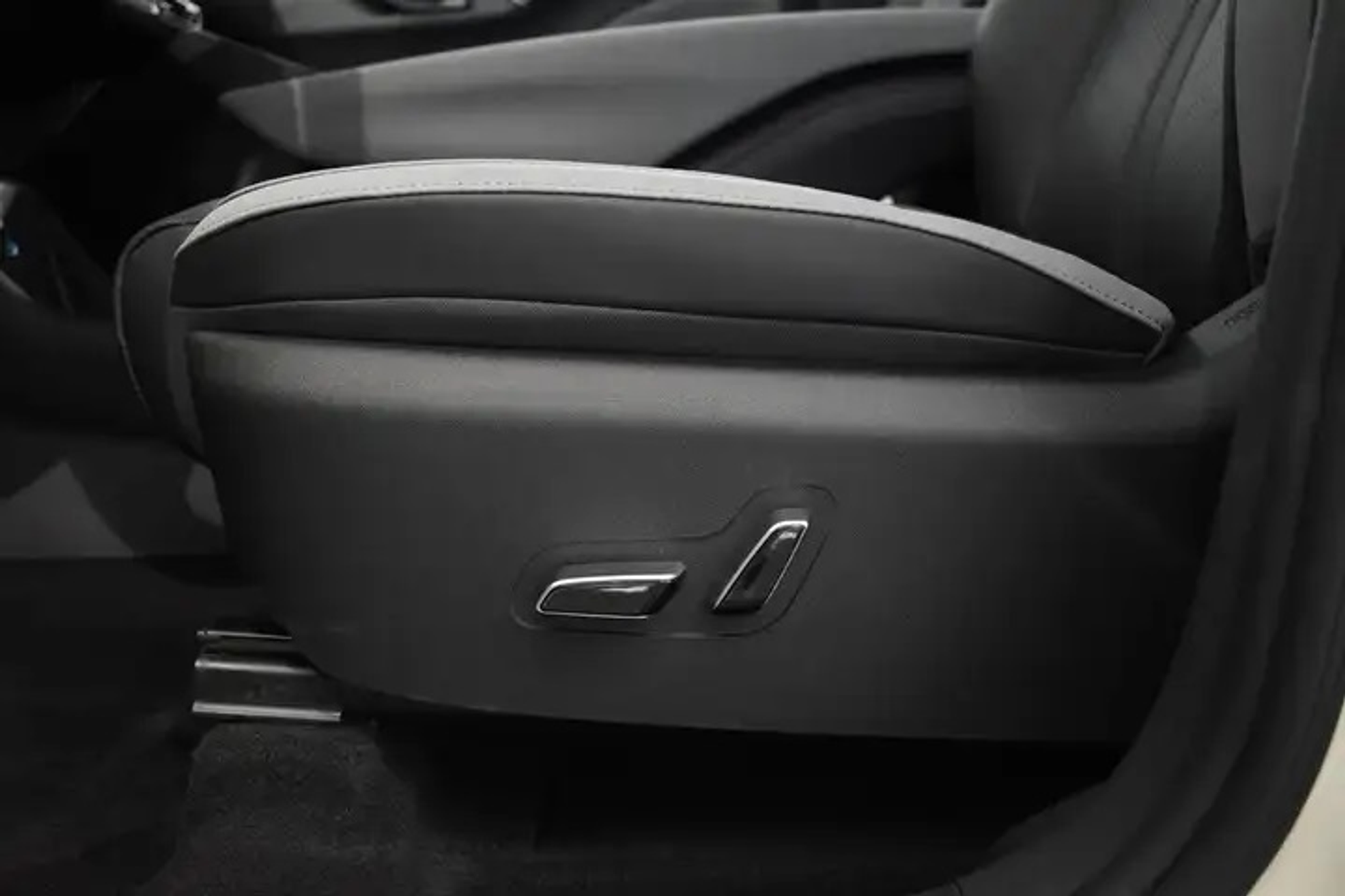 listing desktop thumbnail image 6