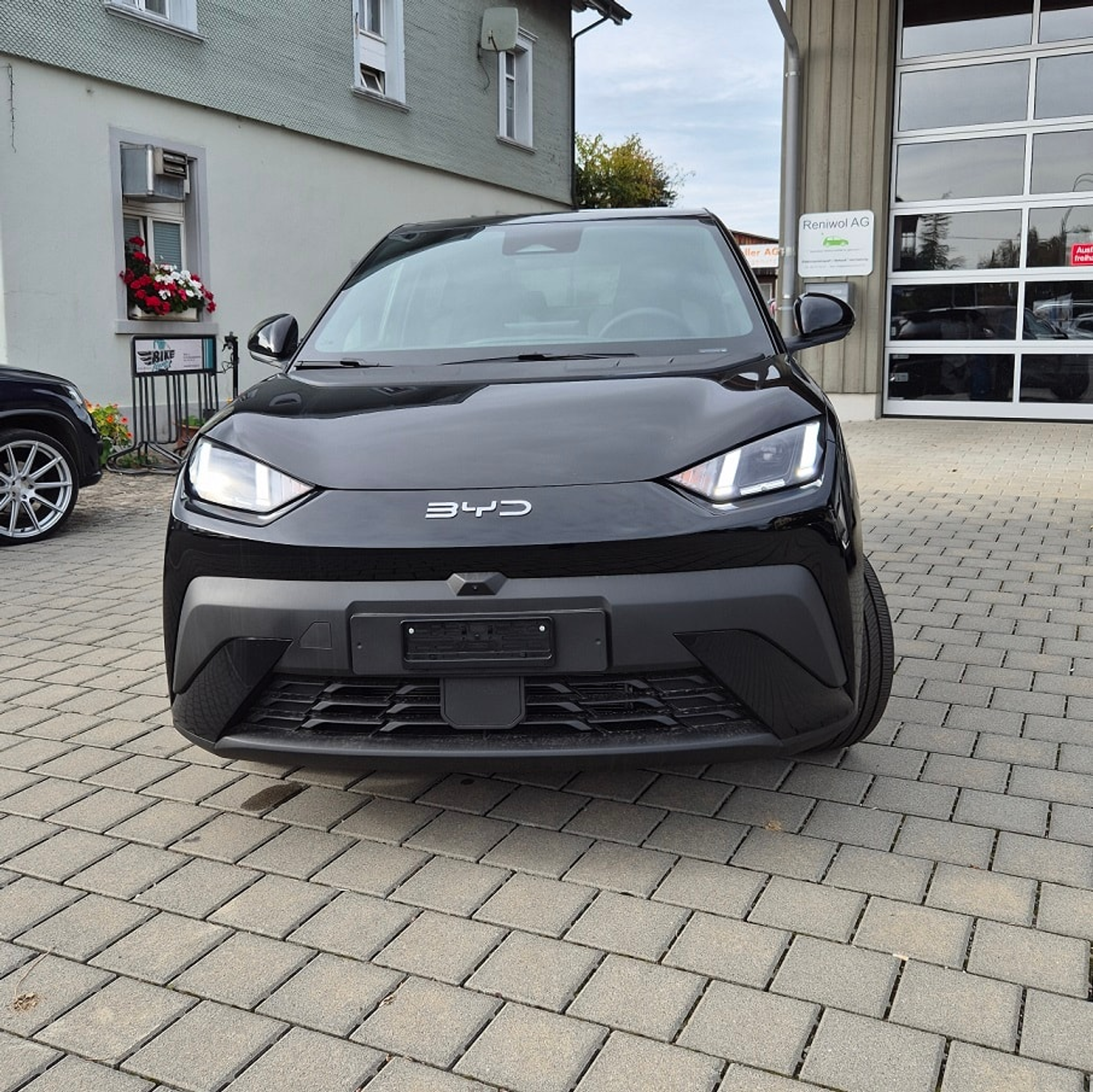 listing desktop thumbnail image 19