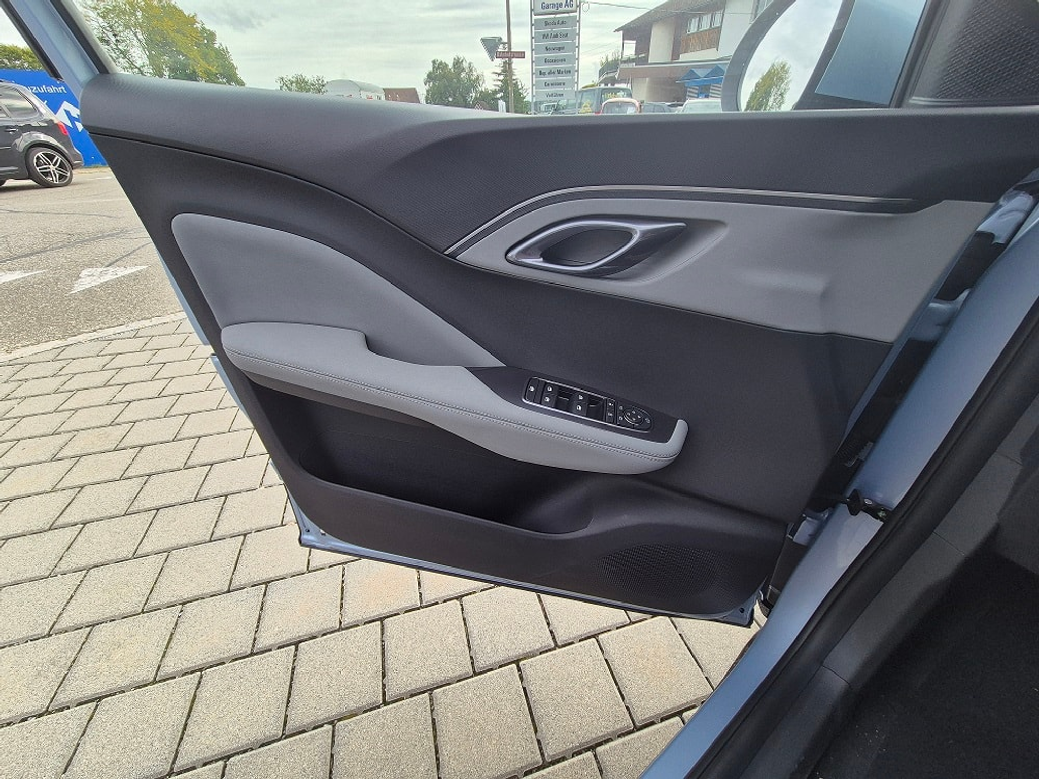 listing desktop thumbnail image 18