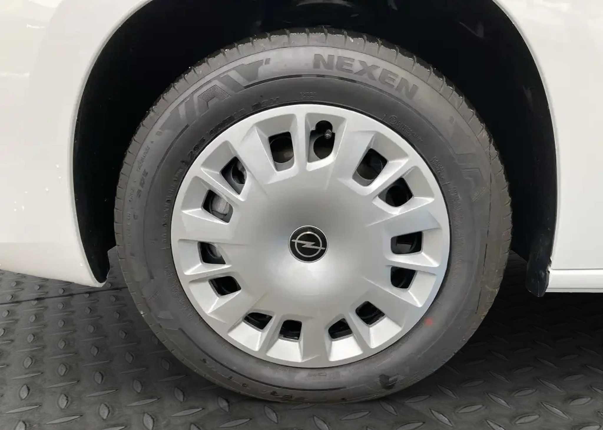 listing desktop thumbnail image 15