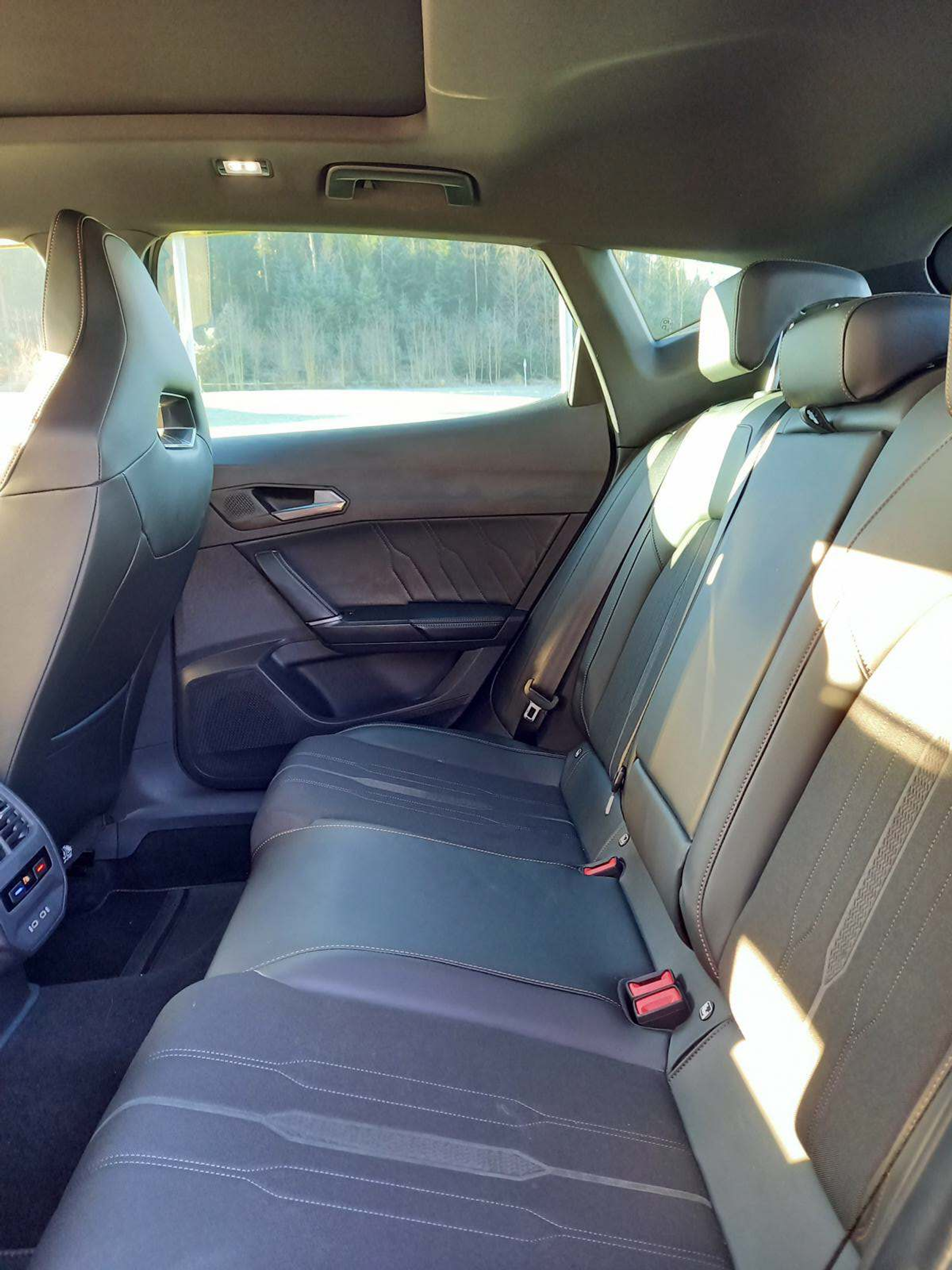 listing desktop thumbnail image 12