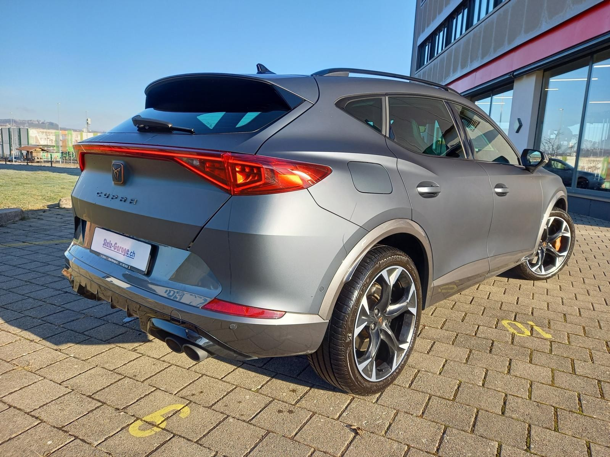 listing desktop thumbnail image 1