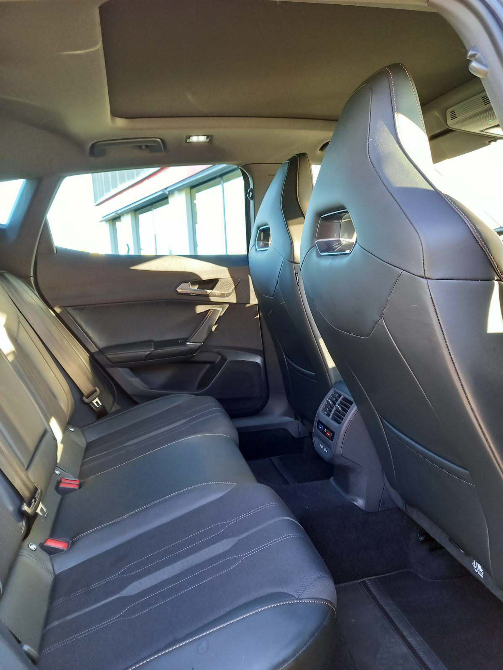 listing desktop thumbnail image 10