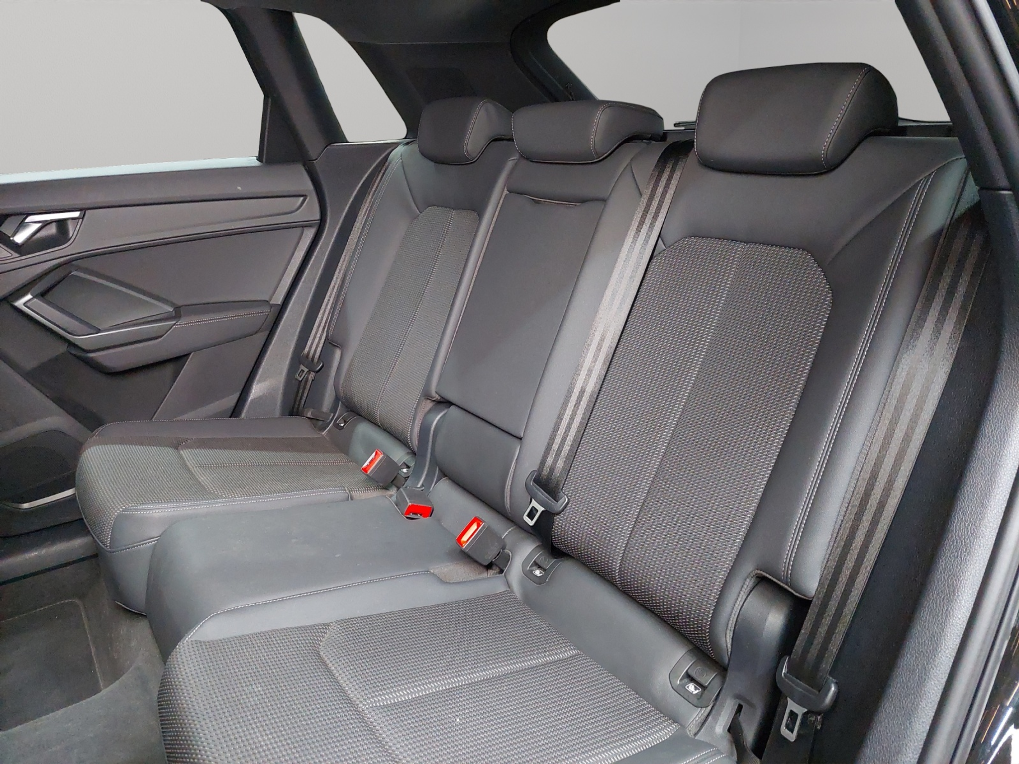 listing desktop thumbnail image 7