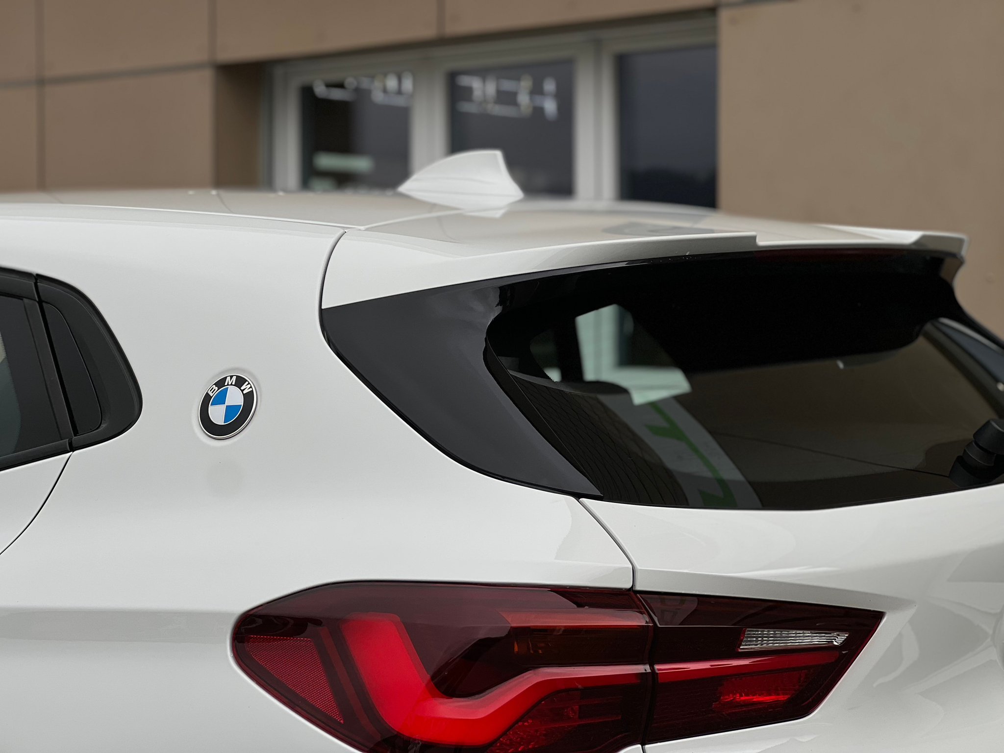 listing desktop thumbnail image 10