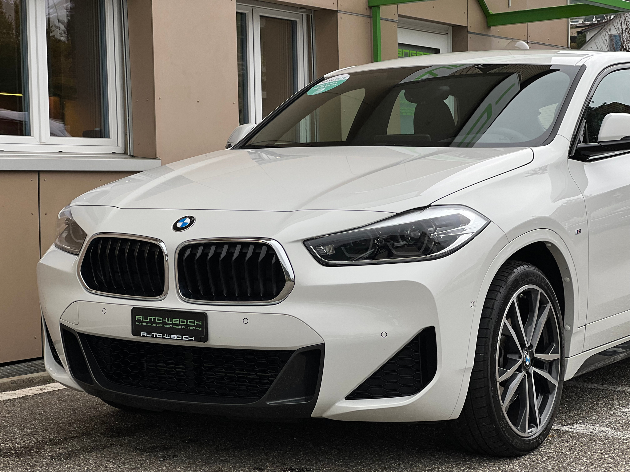 listing desktop thumbnail image 9