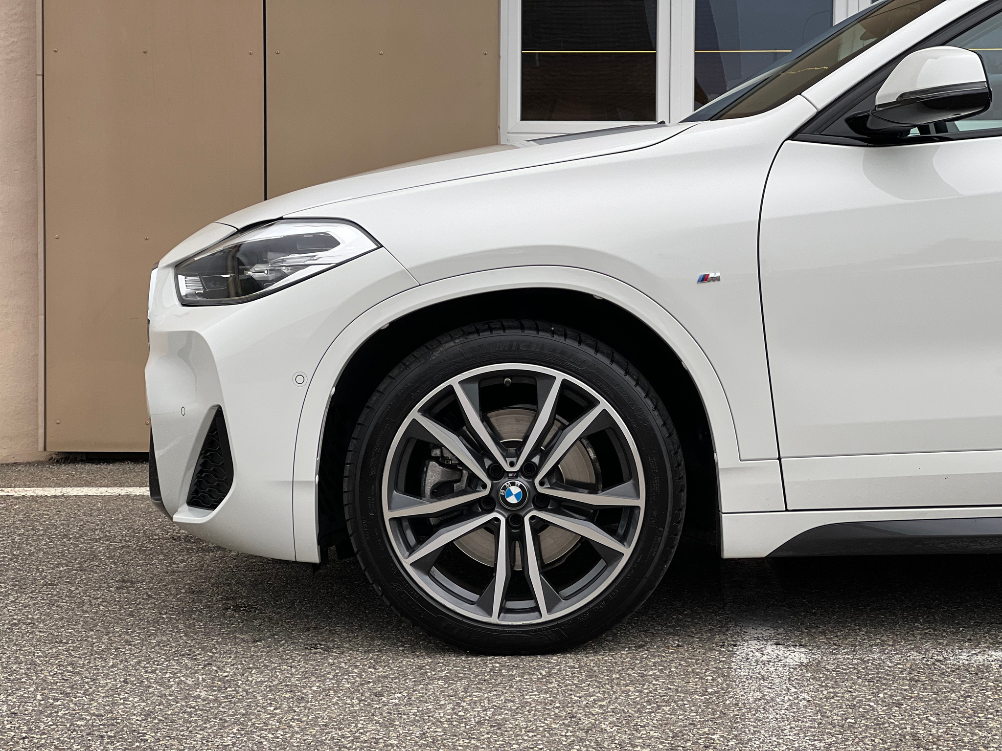 listing desktop thumbnail image 8