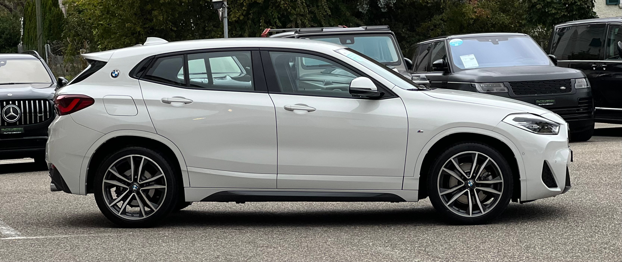 listing desktop thumbnail image 3