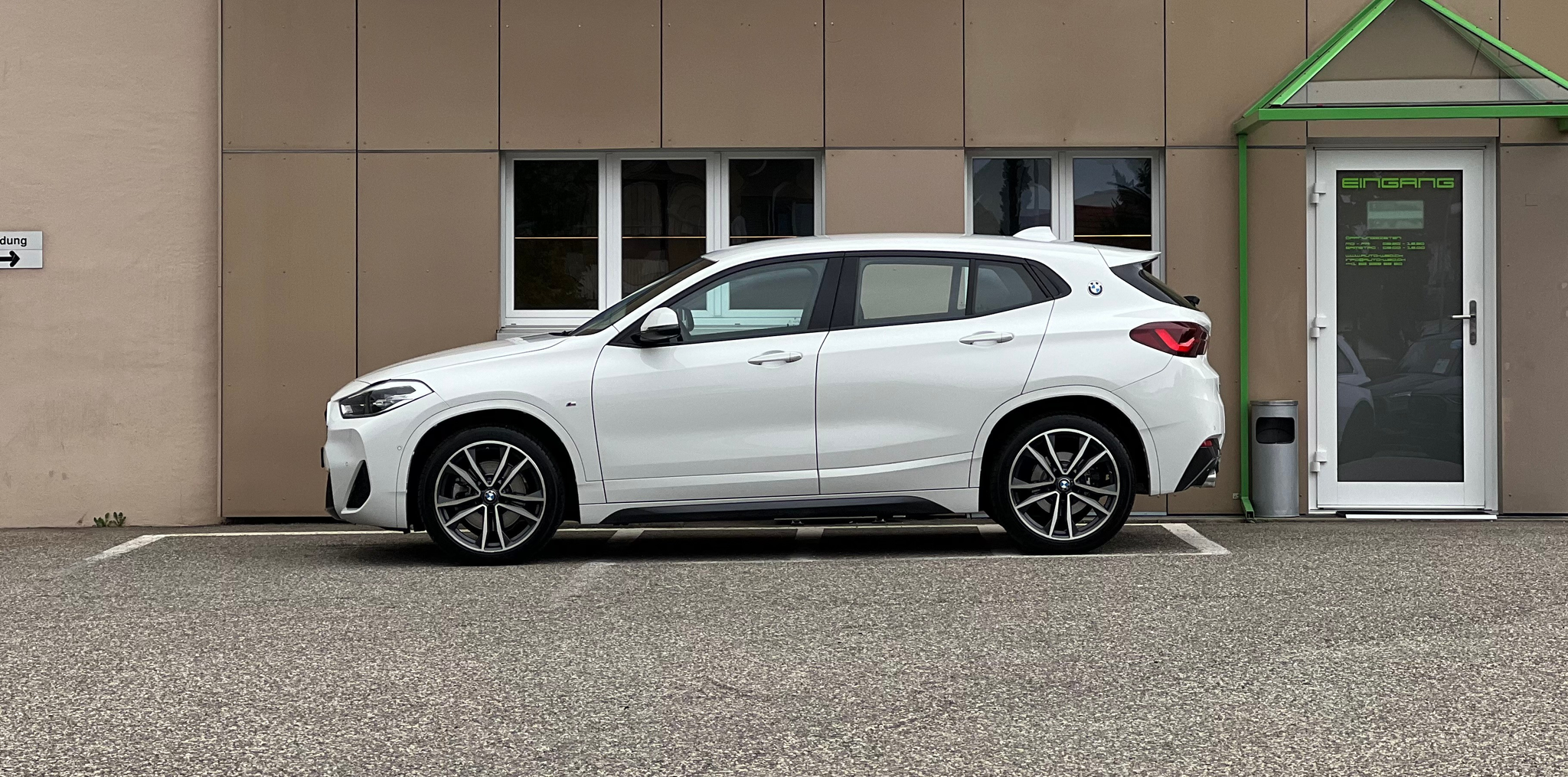 listing desktop thumbnail image 7