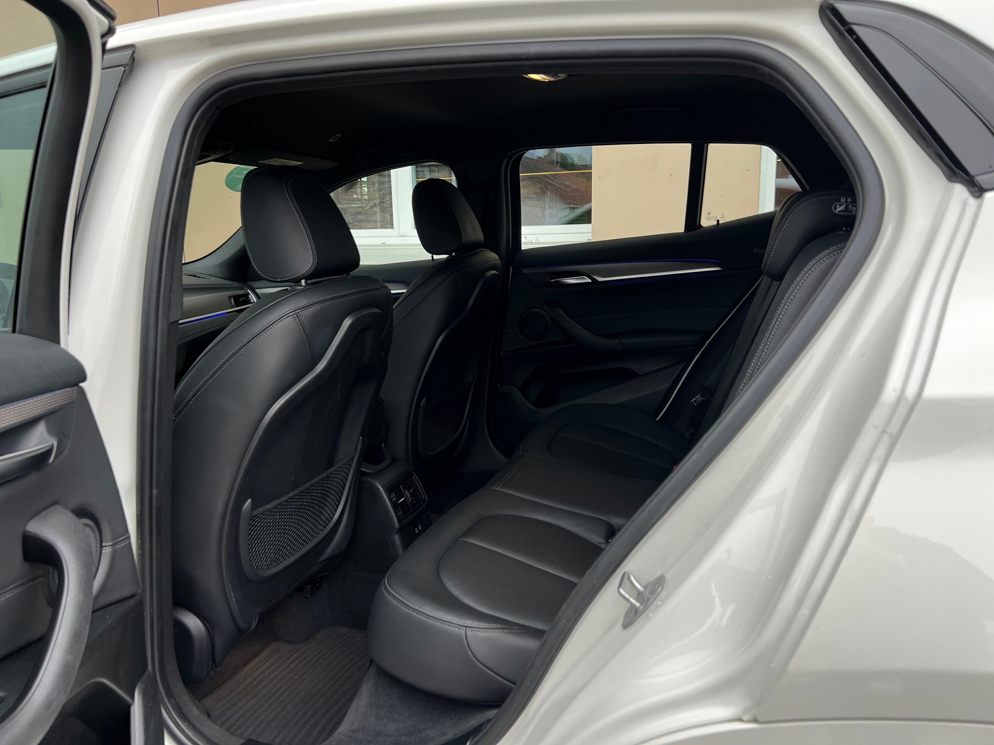 listing desktop thumbnail image 25